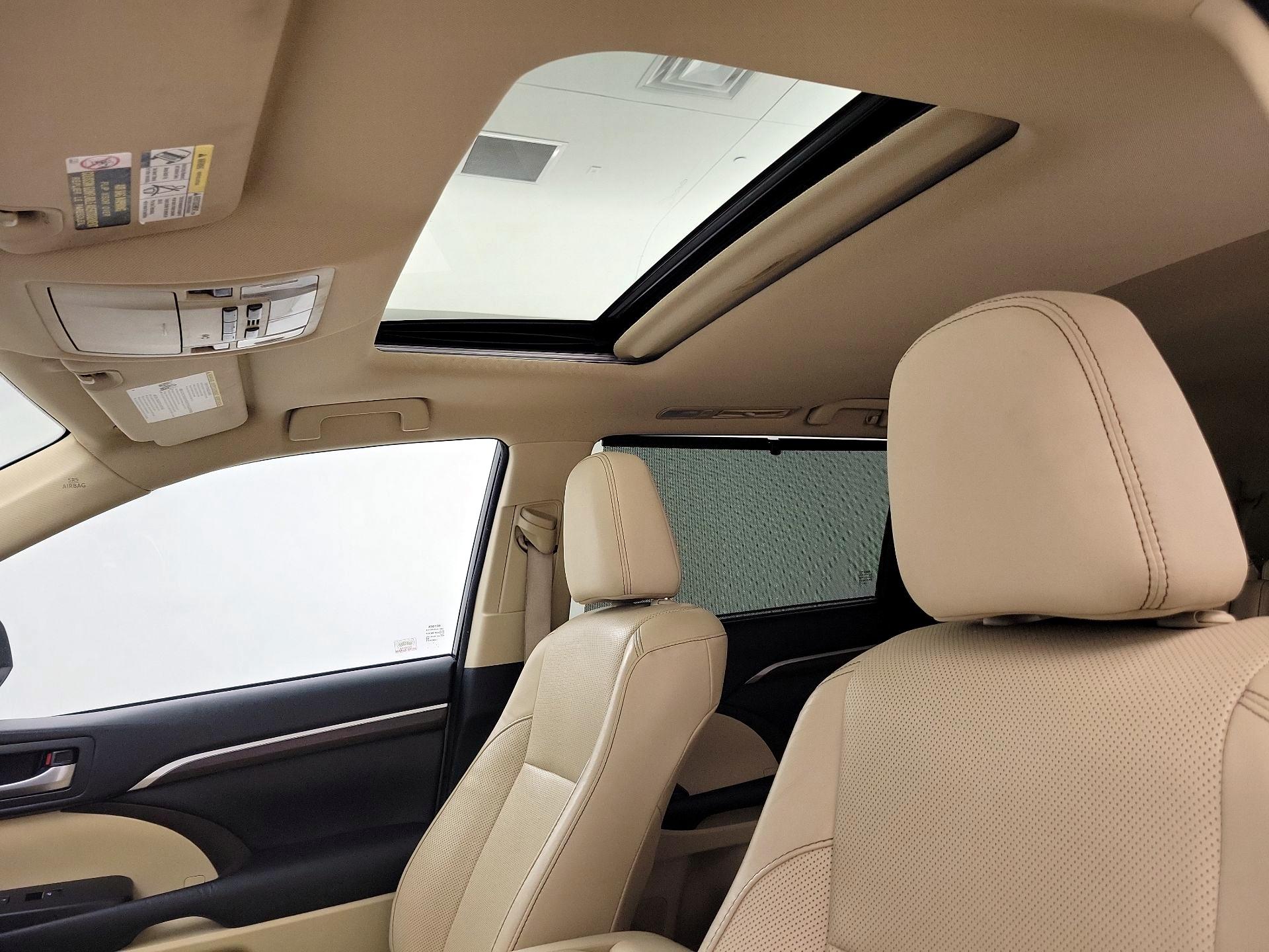 Thumbnail: 2016 Toyota Highlander - 20