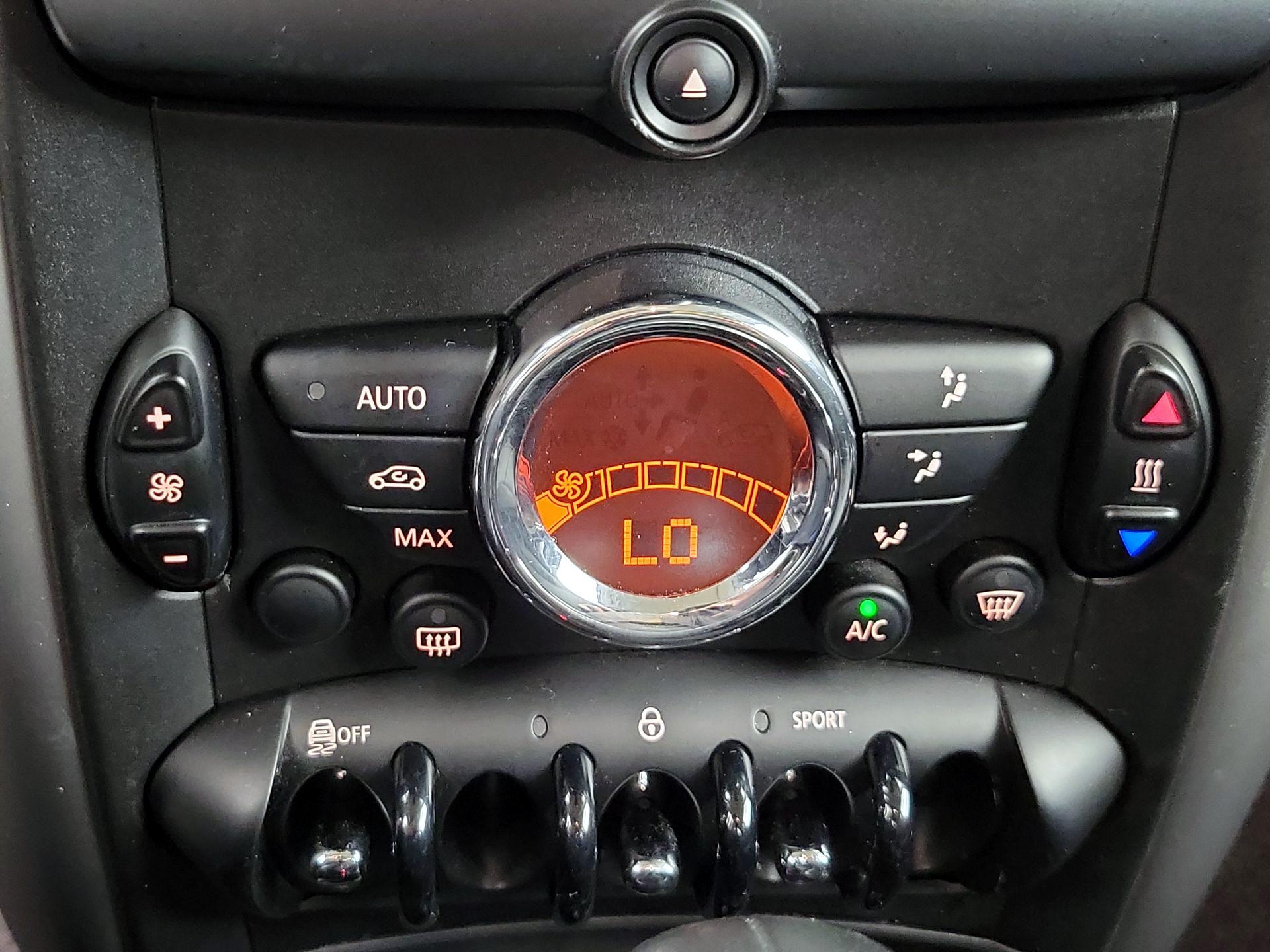 Thumbnail: 2015 MINI Cooper Countryman - 14