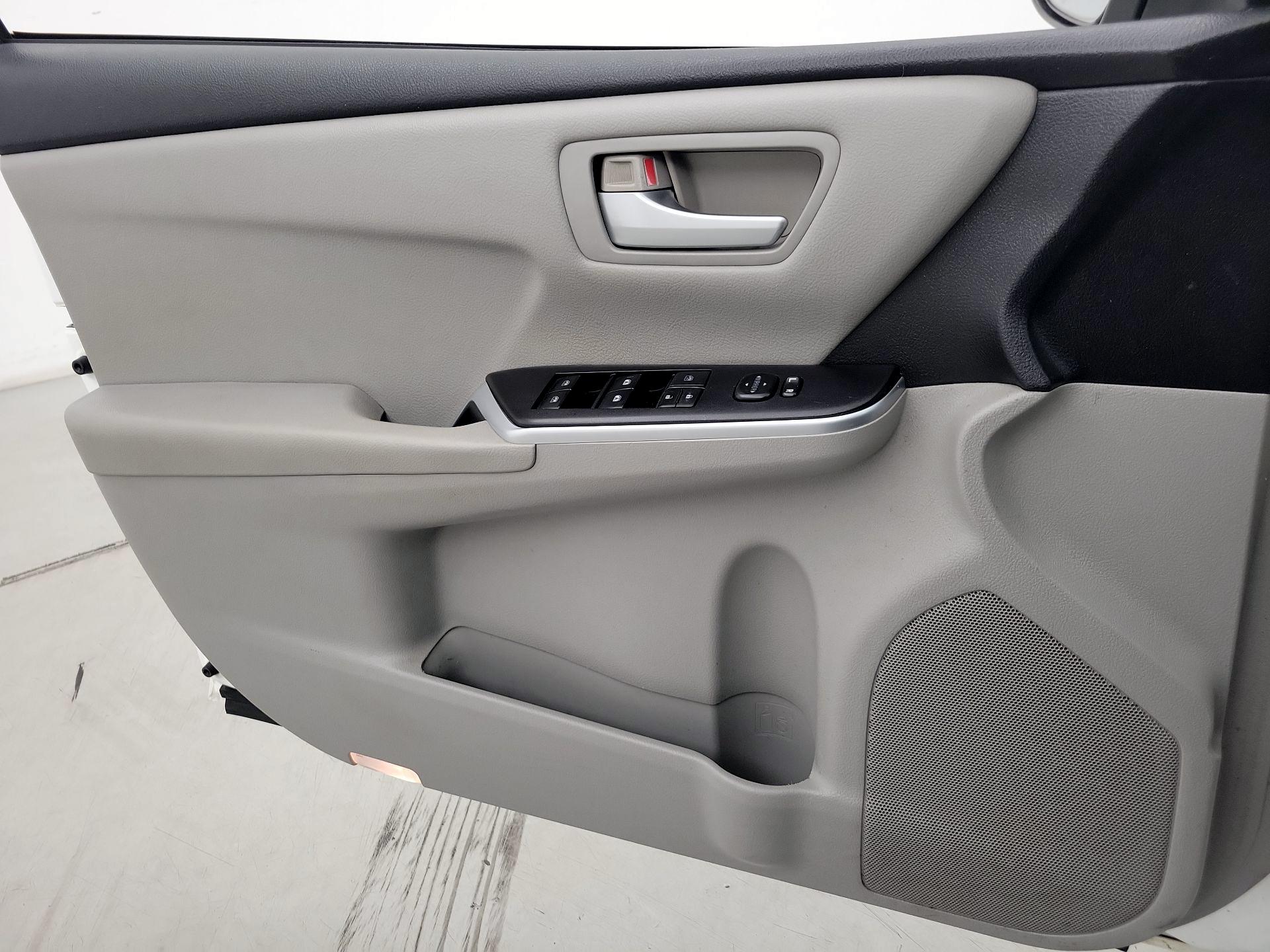 Thumbnail: 2015 Toyota Camry - 12
