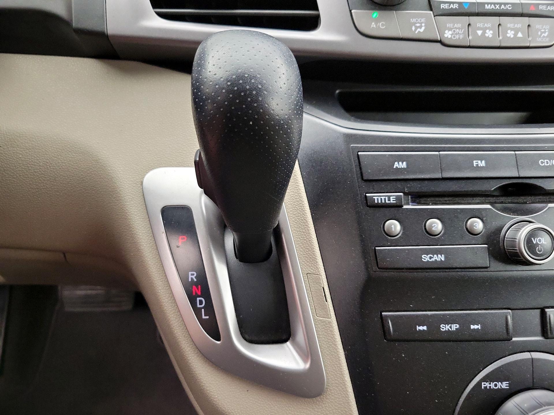 Thumbnail: 2013 Honda Odyssey - 17