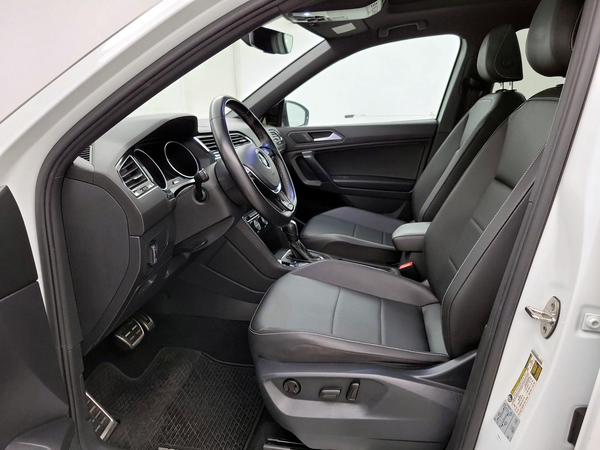 Thumbnail: 2021 Volkswagen Tiguan - 11