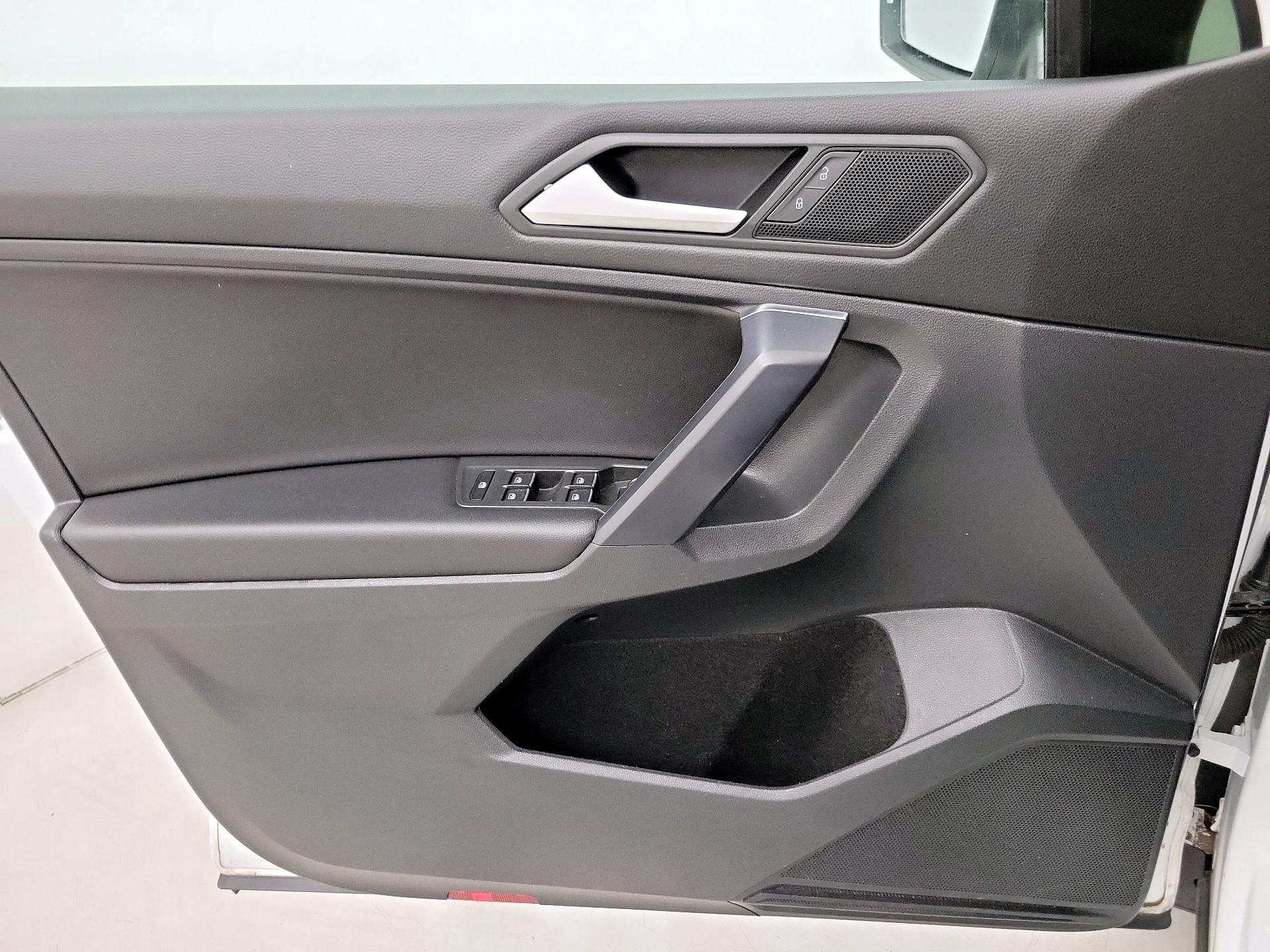 Thumbnail: 2021 Volkswagen Tiguan - 12