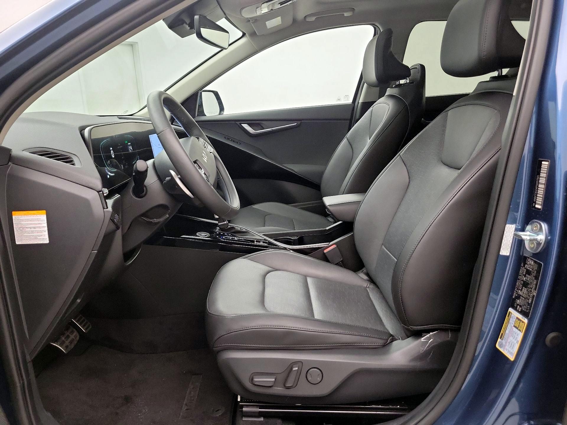 Thumbnail: 2023 Kia Niro - 11