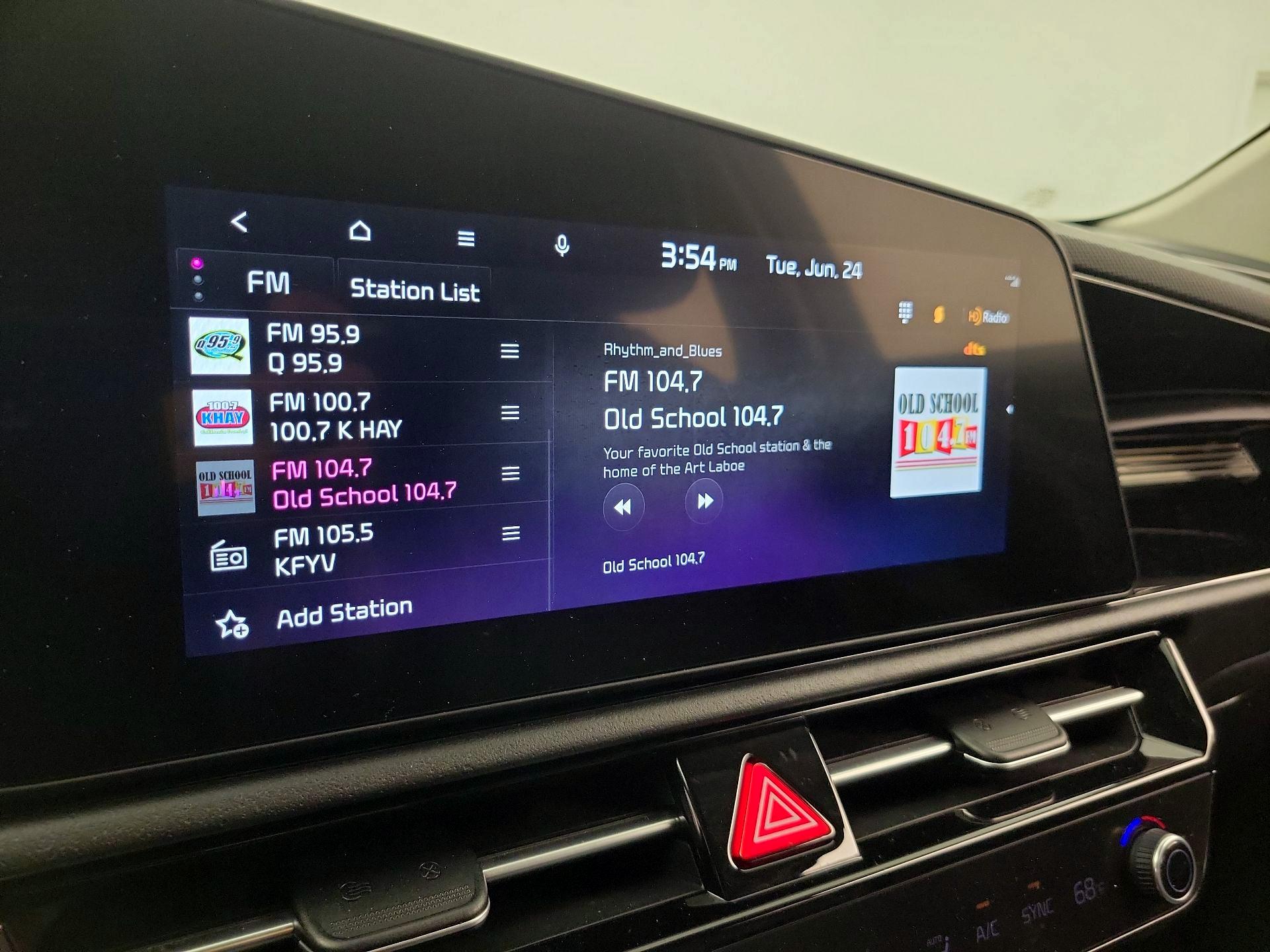 Thumbnail: 2023 Kia Niro - 16