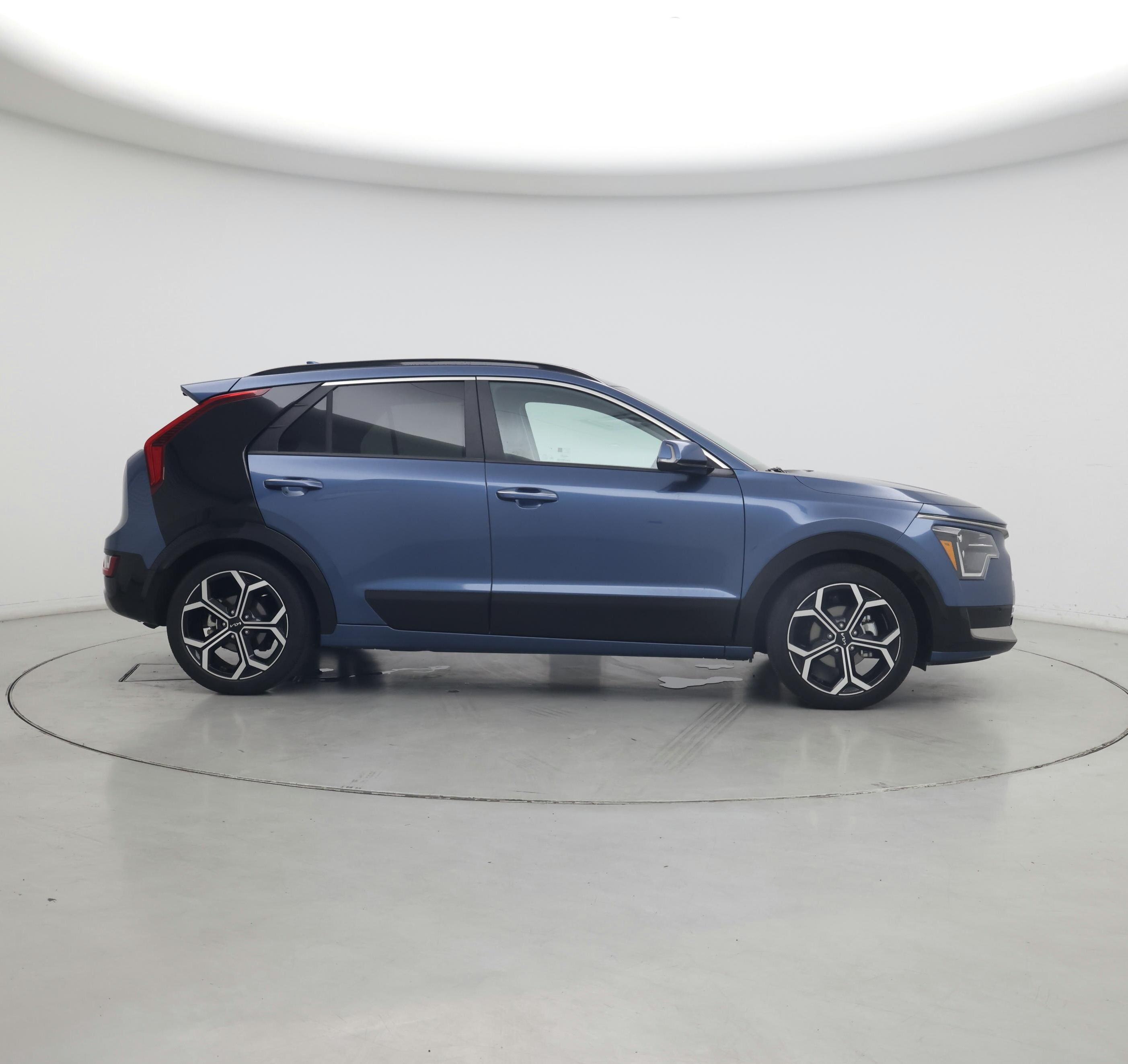Thumbnail: 2023 Kia Niro - 7