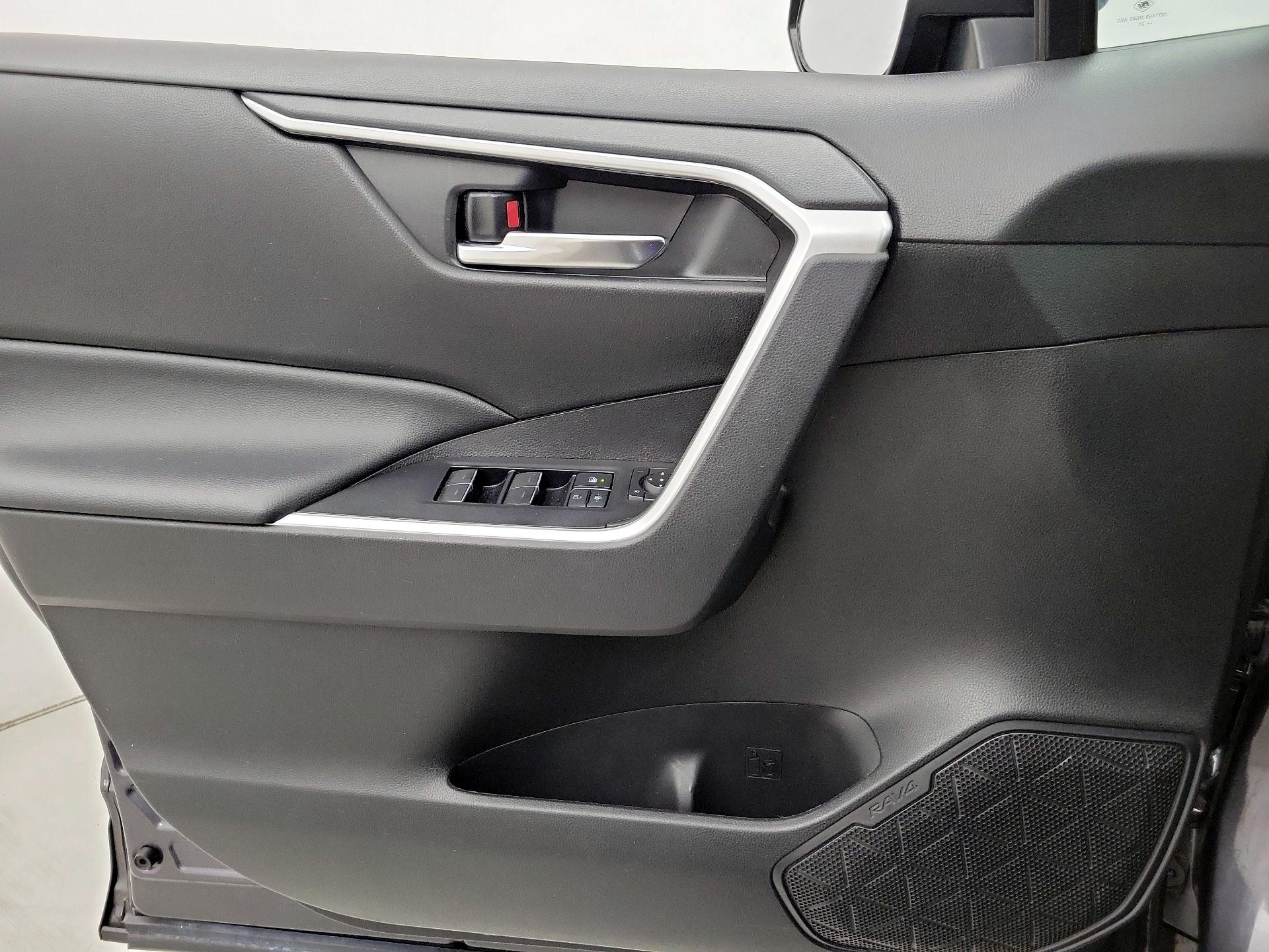Thumbnail: 2022 Toyota RAV4 - 12