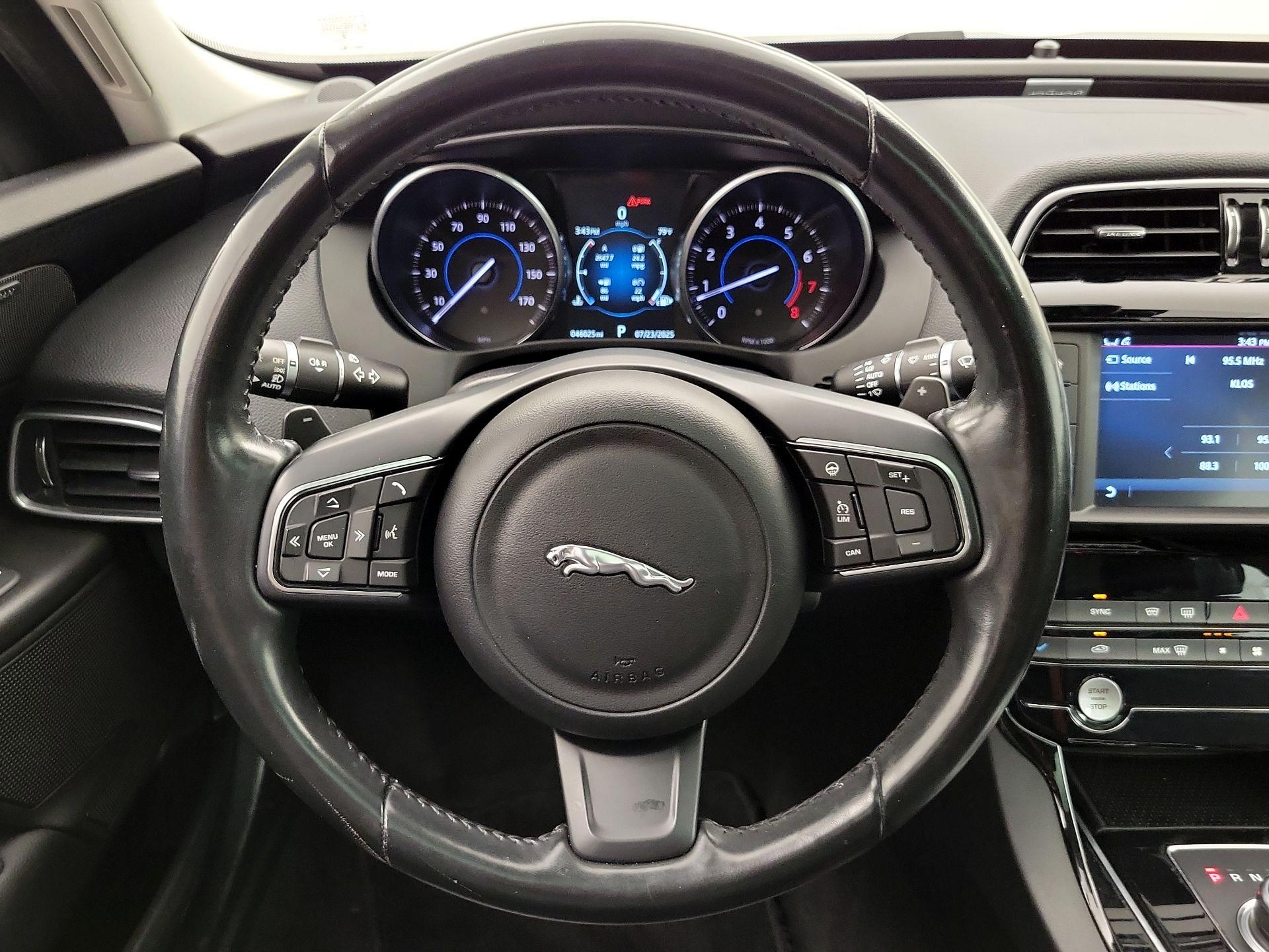 Thumbnail: 2017 Jaguar XE - 10