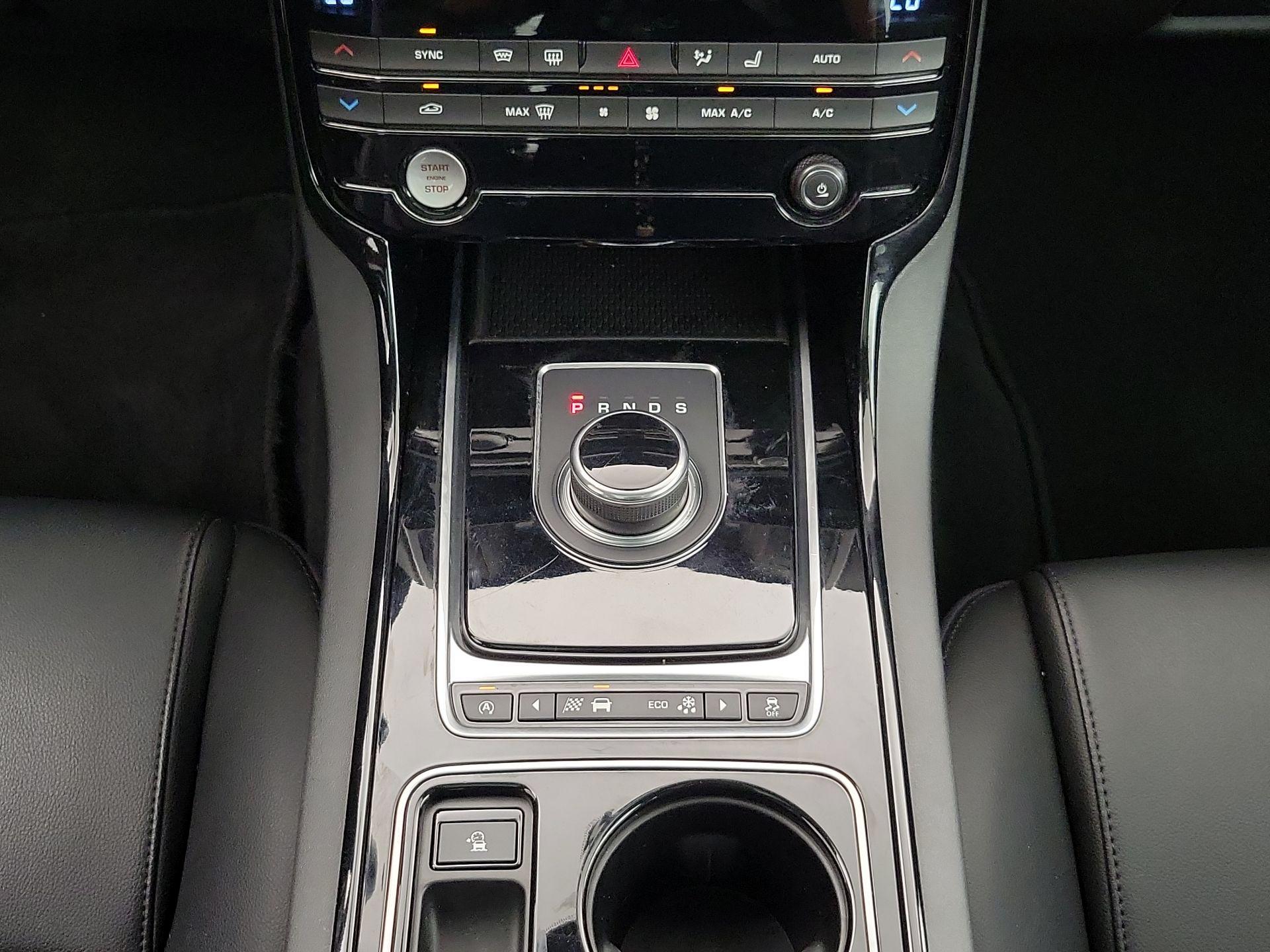 Thumbnail: 2017 Jaguar XE - 18