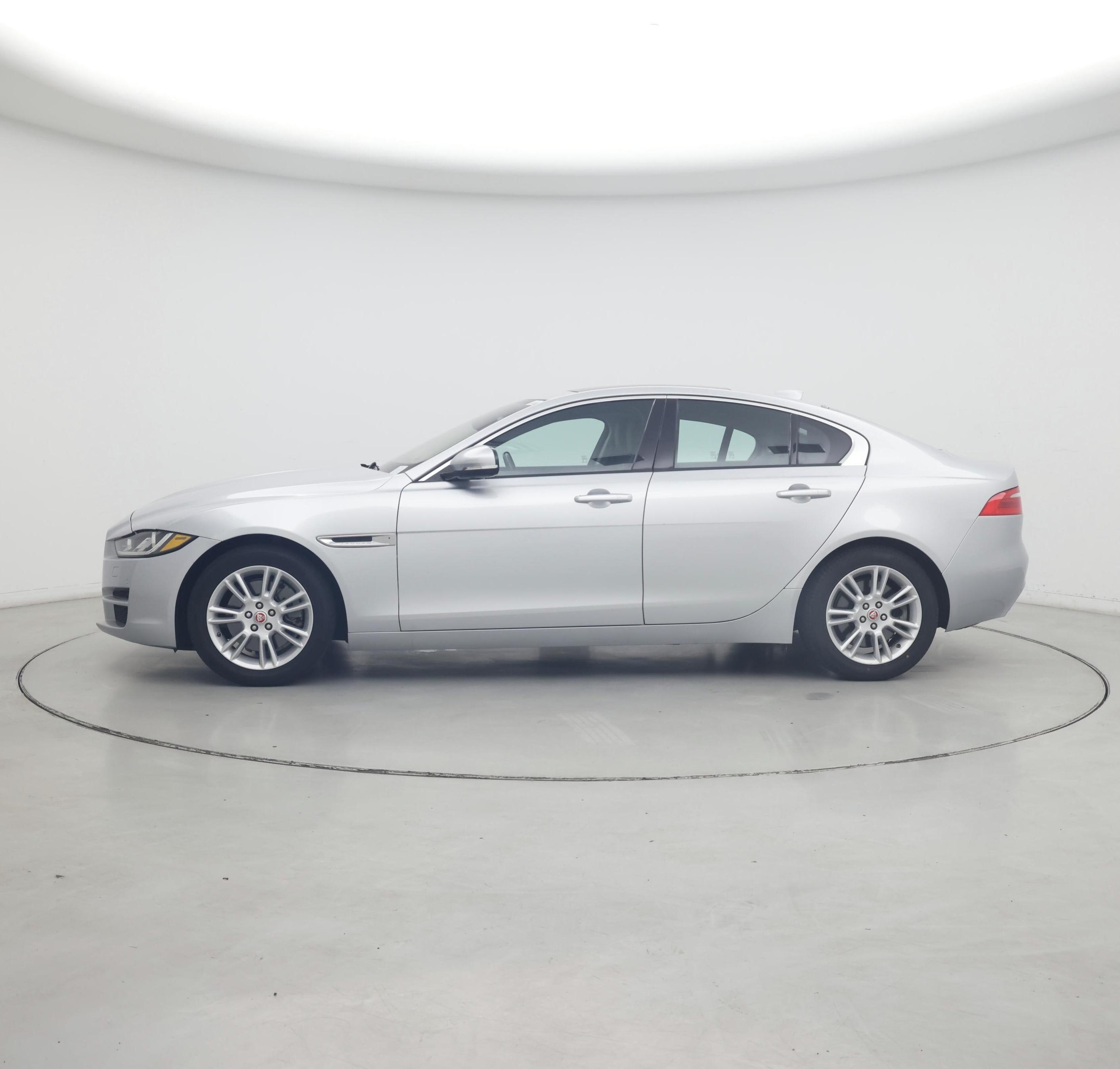 Thumbnail: 2017 Jaguar XE - 3
