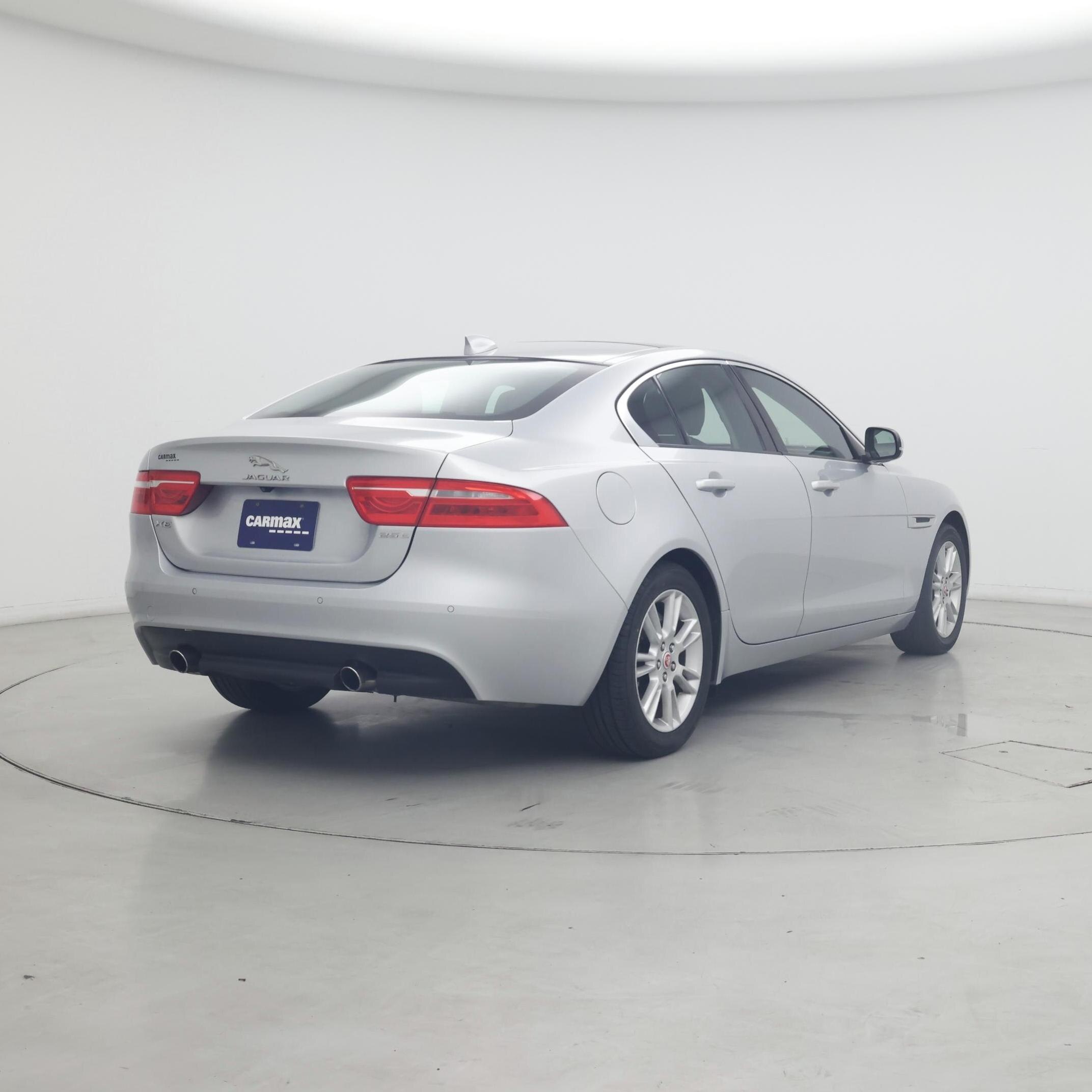 Thumbnail: 2017 Jaguar XE - 8