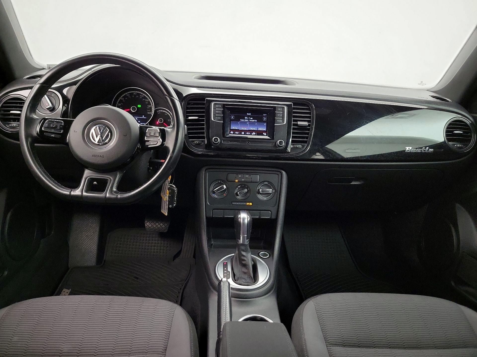 Thumbnail: 2016 Volkswagen Beetle - 9