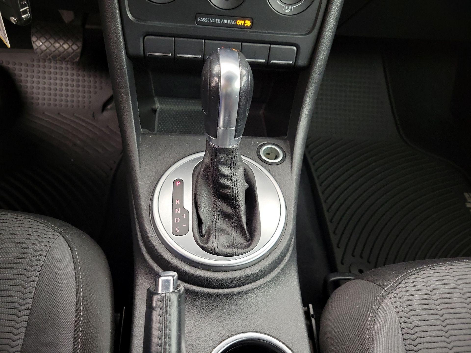 Thumbnail: 2016 Volkswagen Beetle - 16