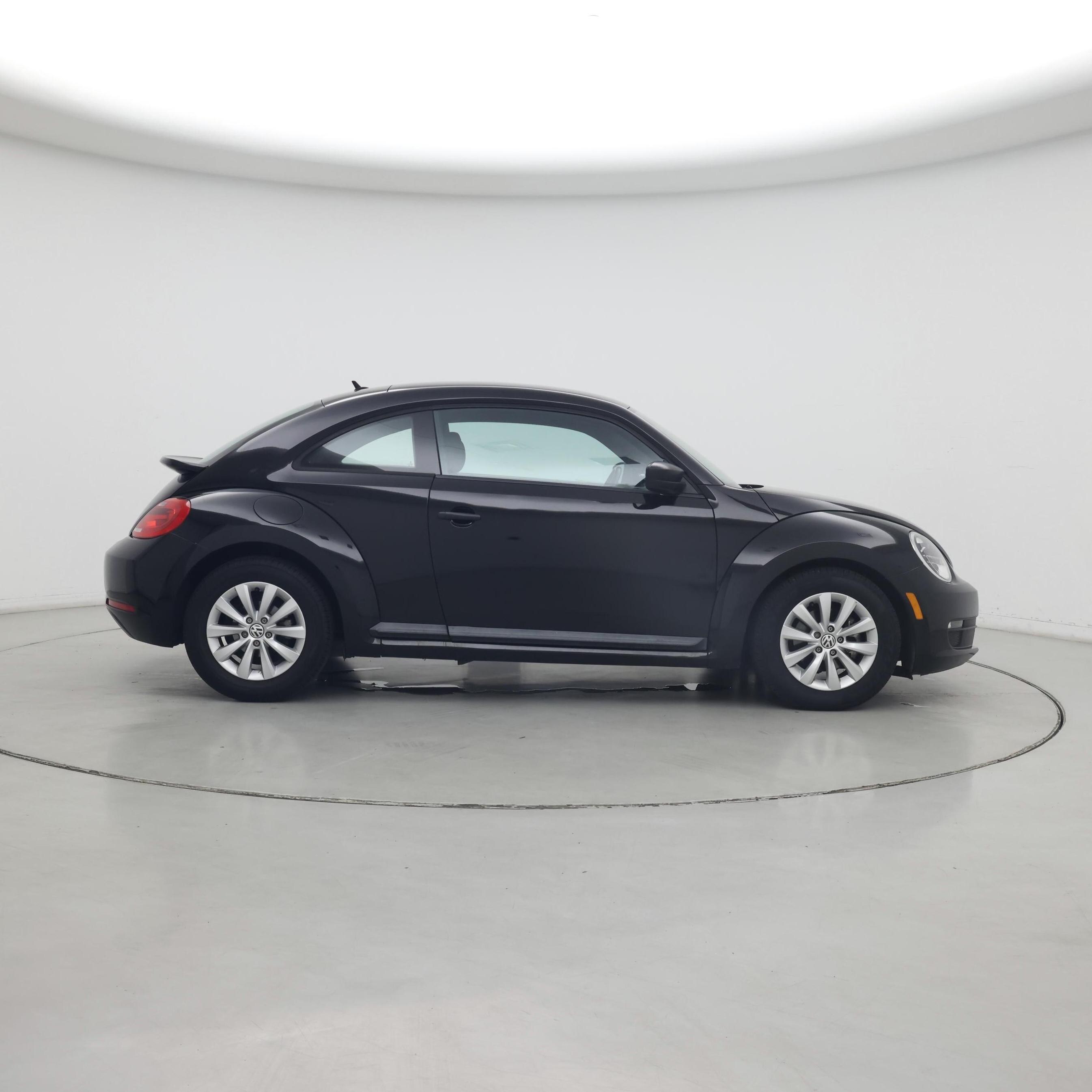 Thumbnail: 2016 Volkswagen Beetle - 7
