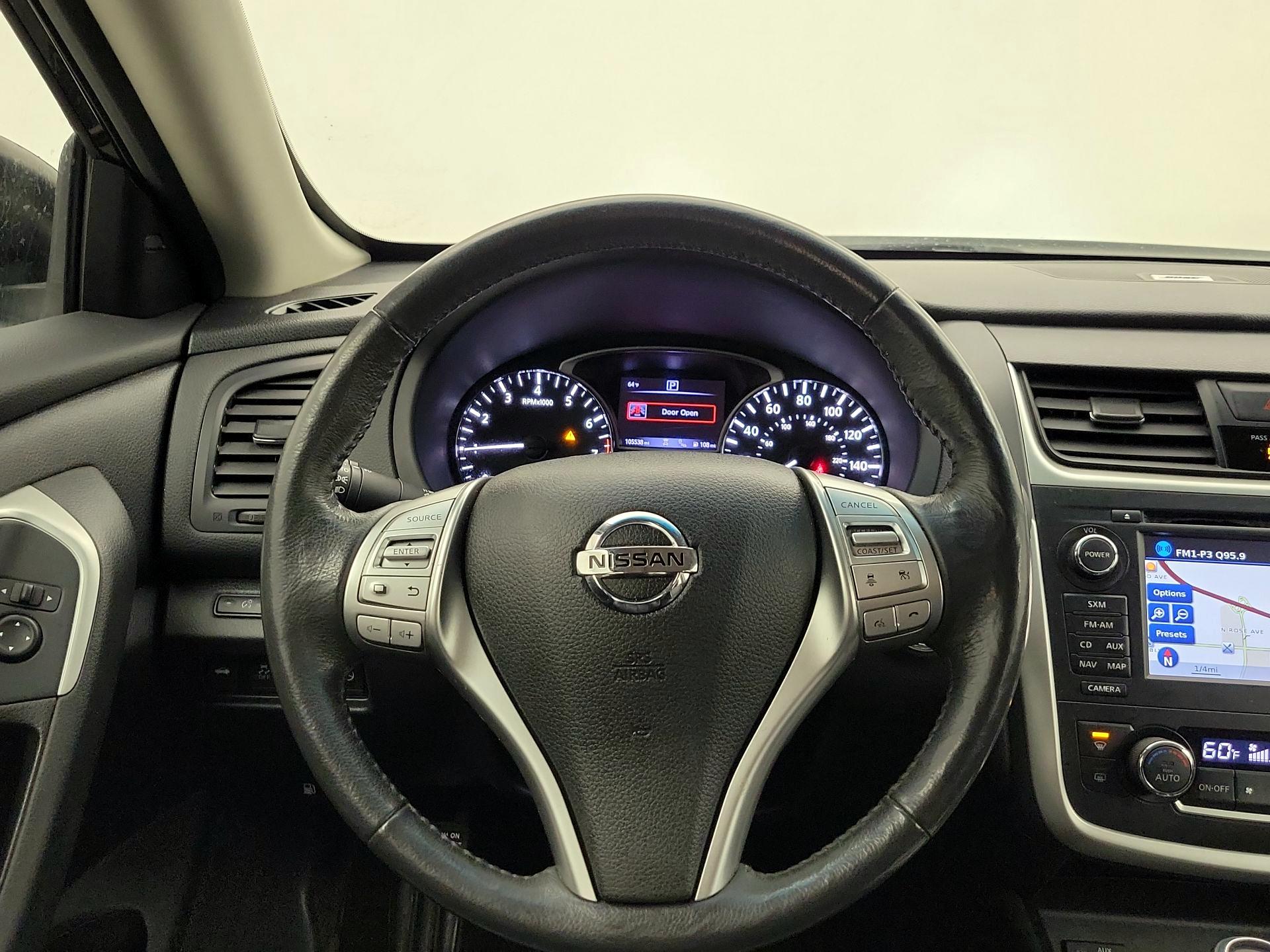Thumbnail: 2017 Nissan Altima - 10