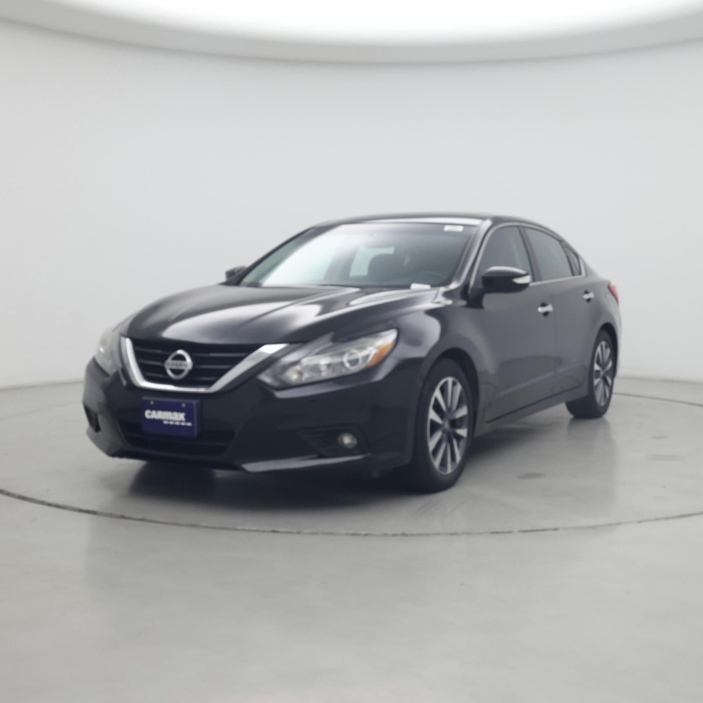 Thumbnail: 2017 Nissan Altima - 4