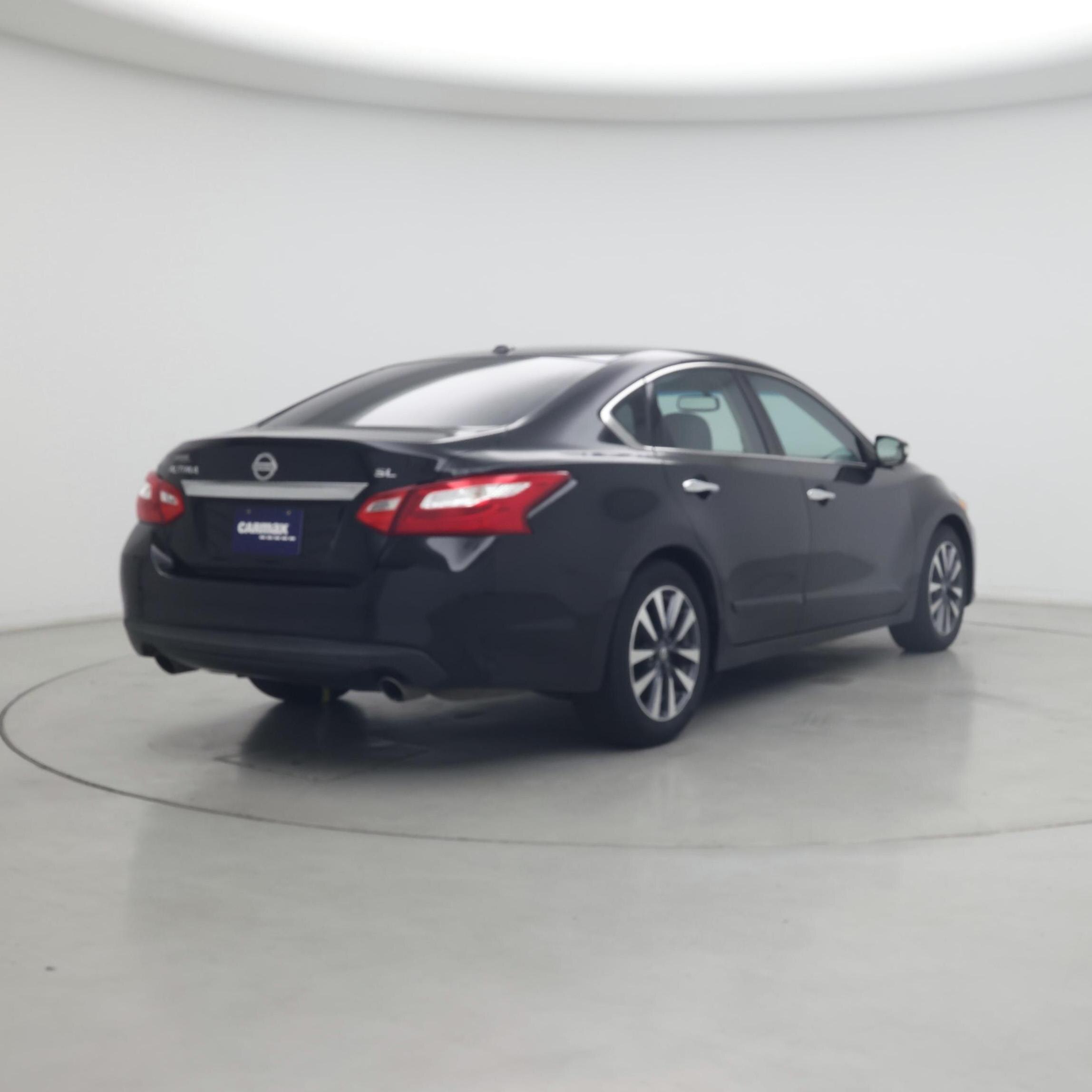 Thumbnail: 2017 Nissan Altima - 8