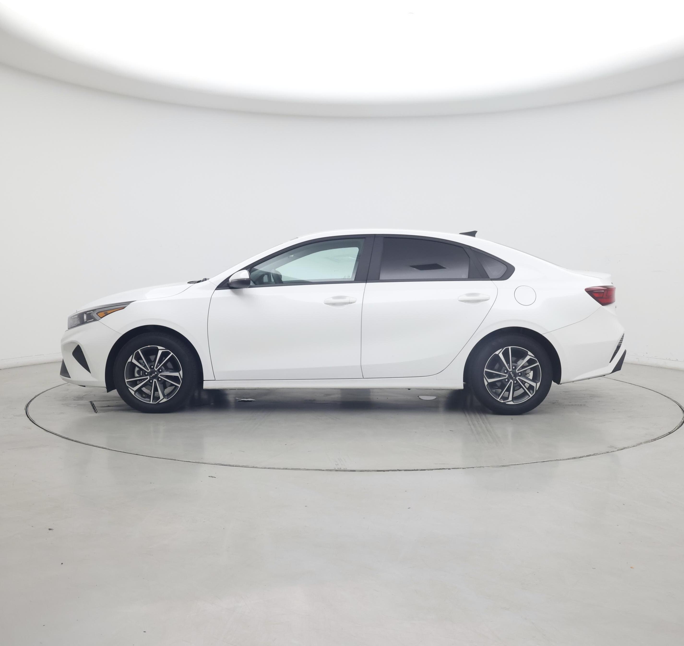 Thumbnail: 2024 Kia Forte - 3
