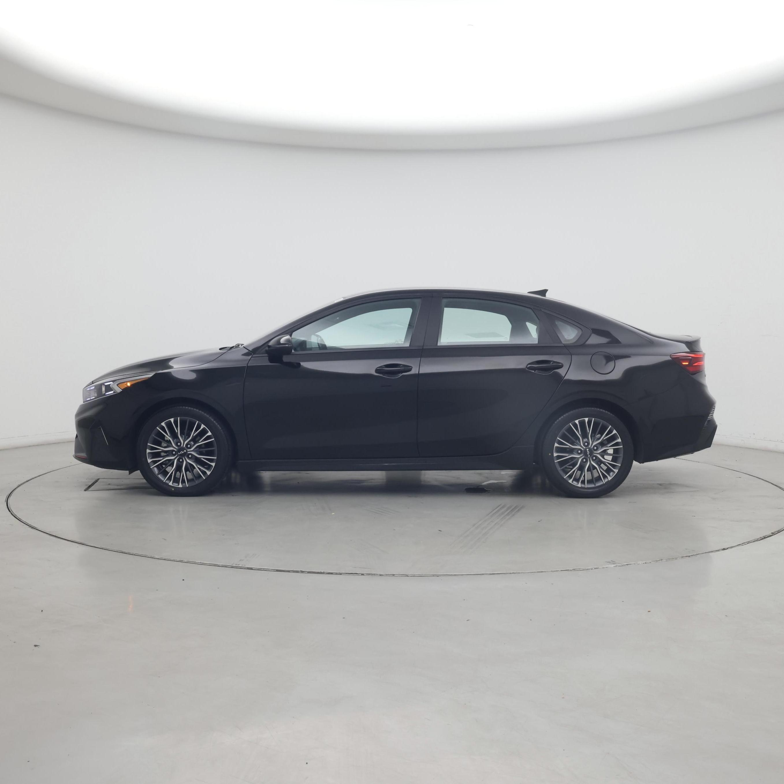 Thumbnail: 2023 Kia Forte - 3