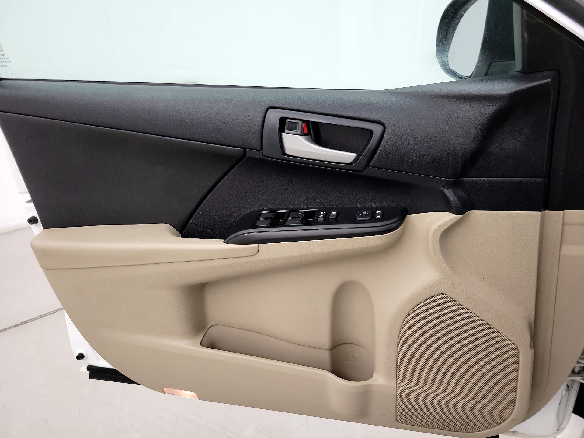 Thumbnail: 2013 Toyota Camry - 12