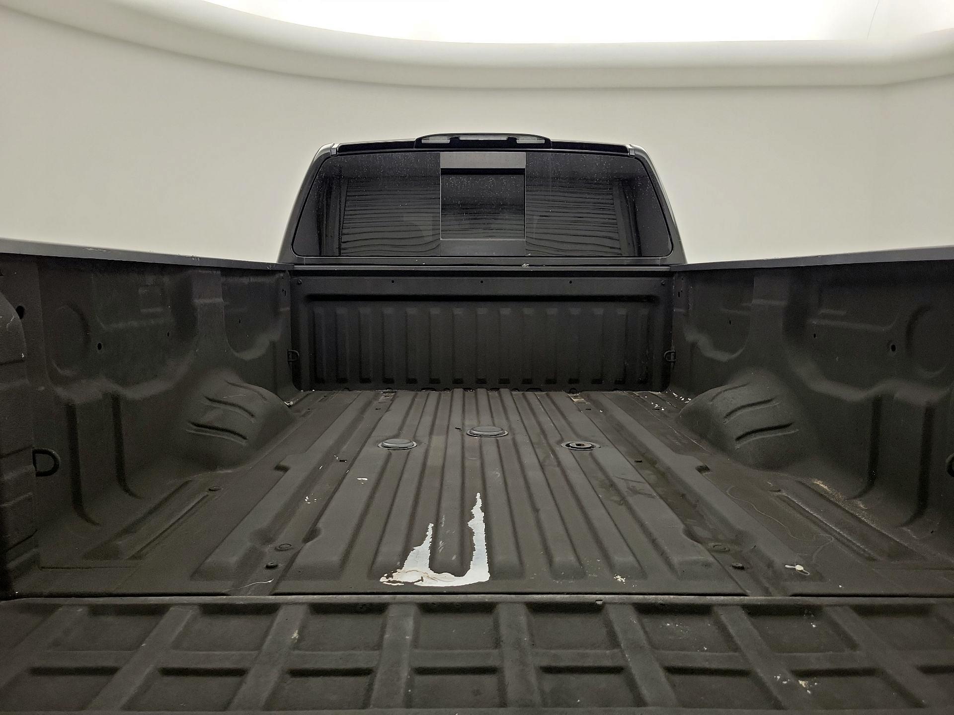 Thumbnail: 2017 Nissan Titan - 19