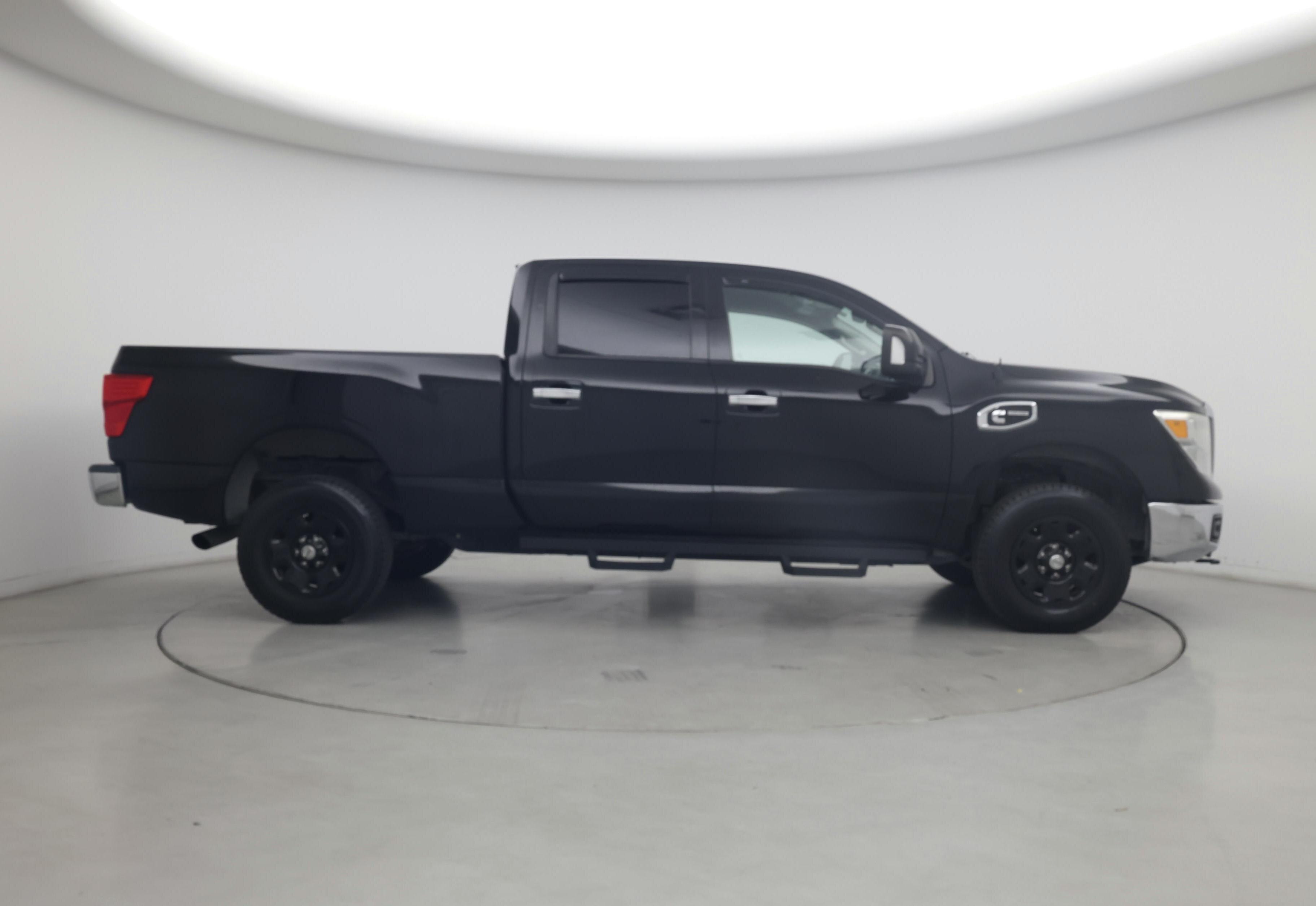 Thumbnail: 2017 Nissan Titan - 7