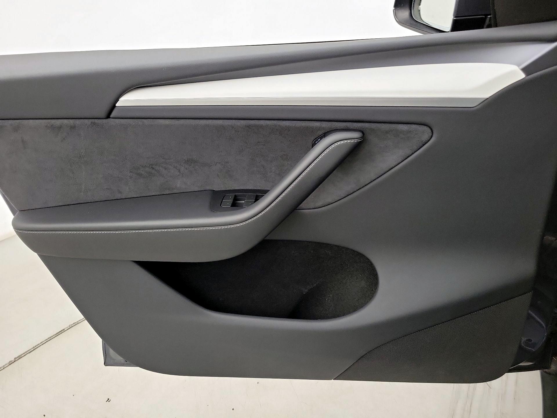 Thumbnail: 2023 Tesla Model Y - 12