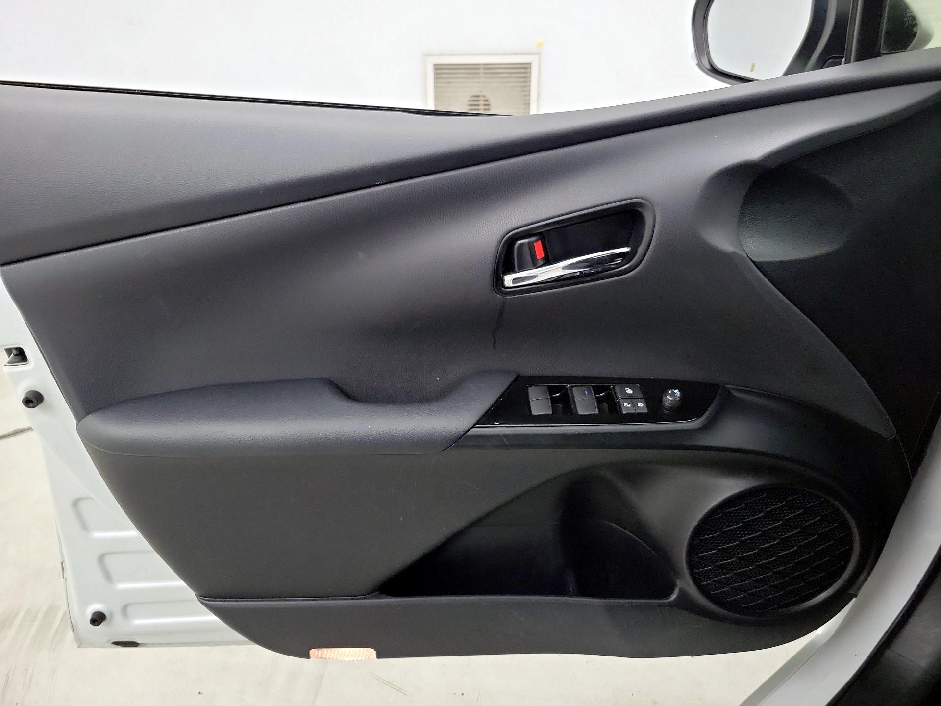 Thumbnail: 2021 Toyota Prius - 12