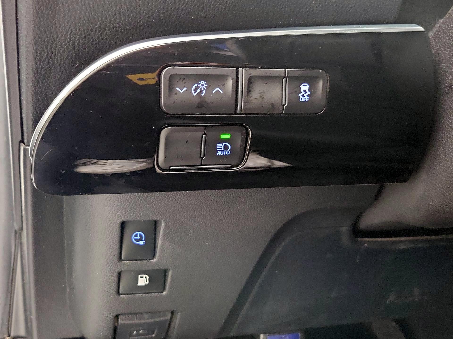 Thumbnail: 2021 Toyota Prius - 13