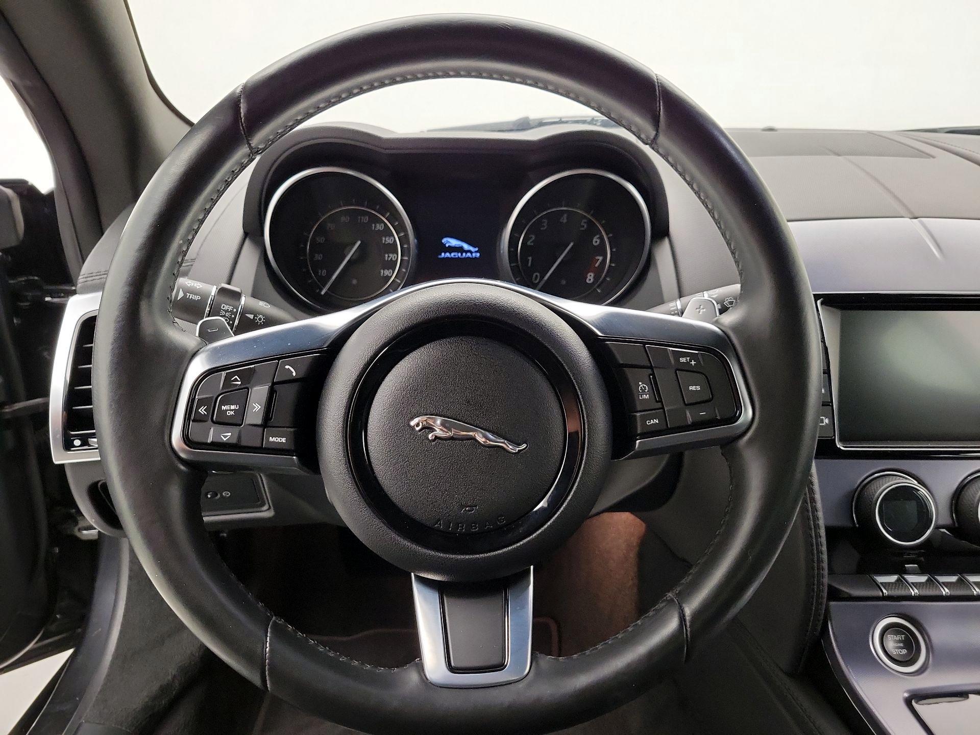 Thumbnail: 2018 Jaguar F-Type - 10