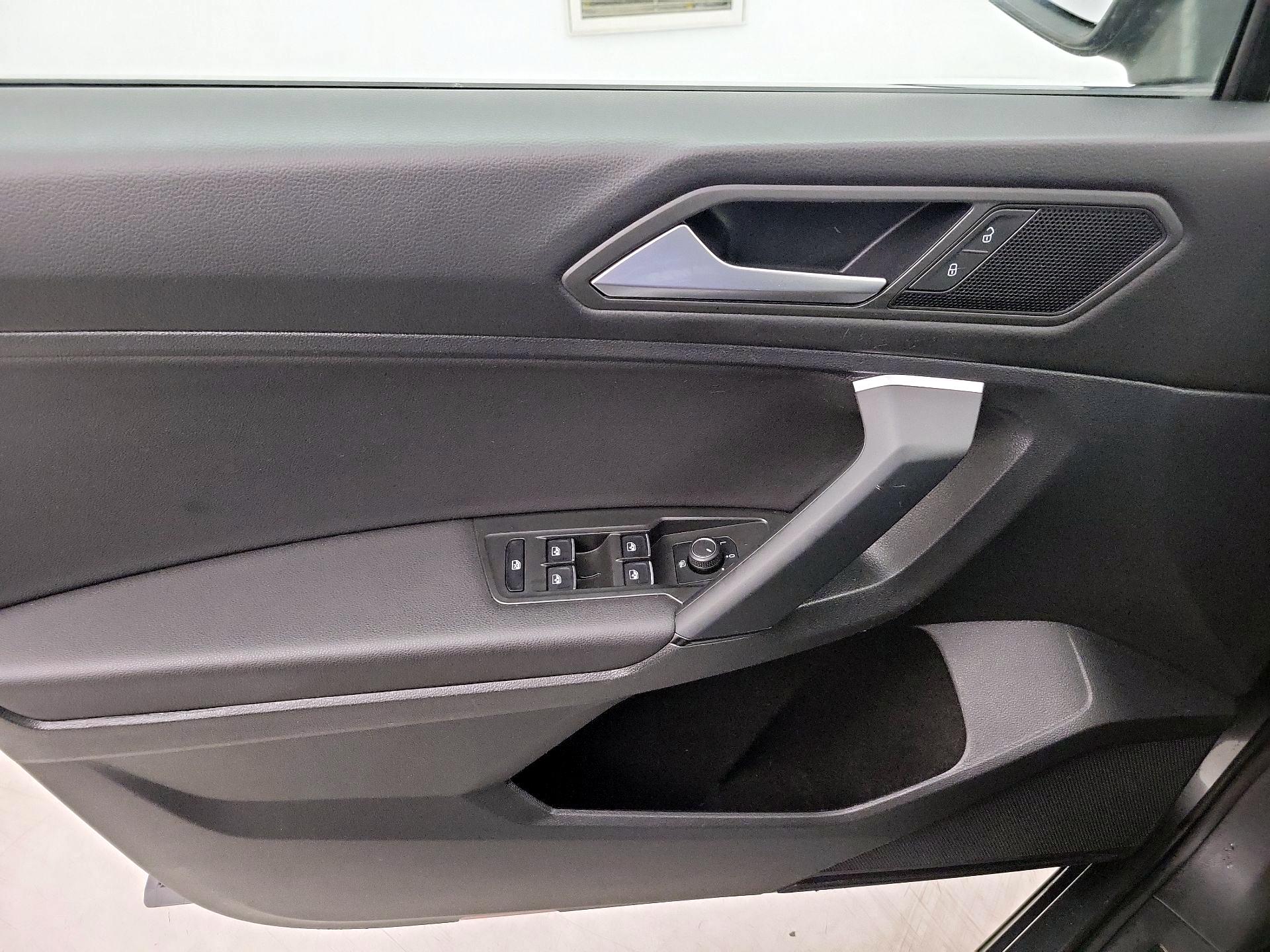 Thumbnail: 2019 Volkswagen Tiguan - 12