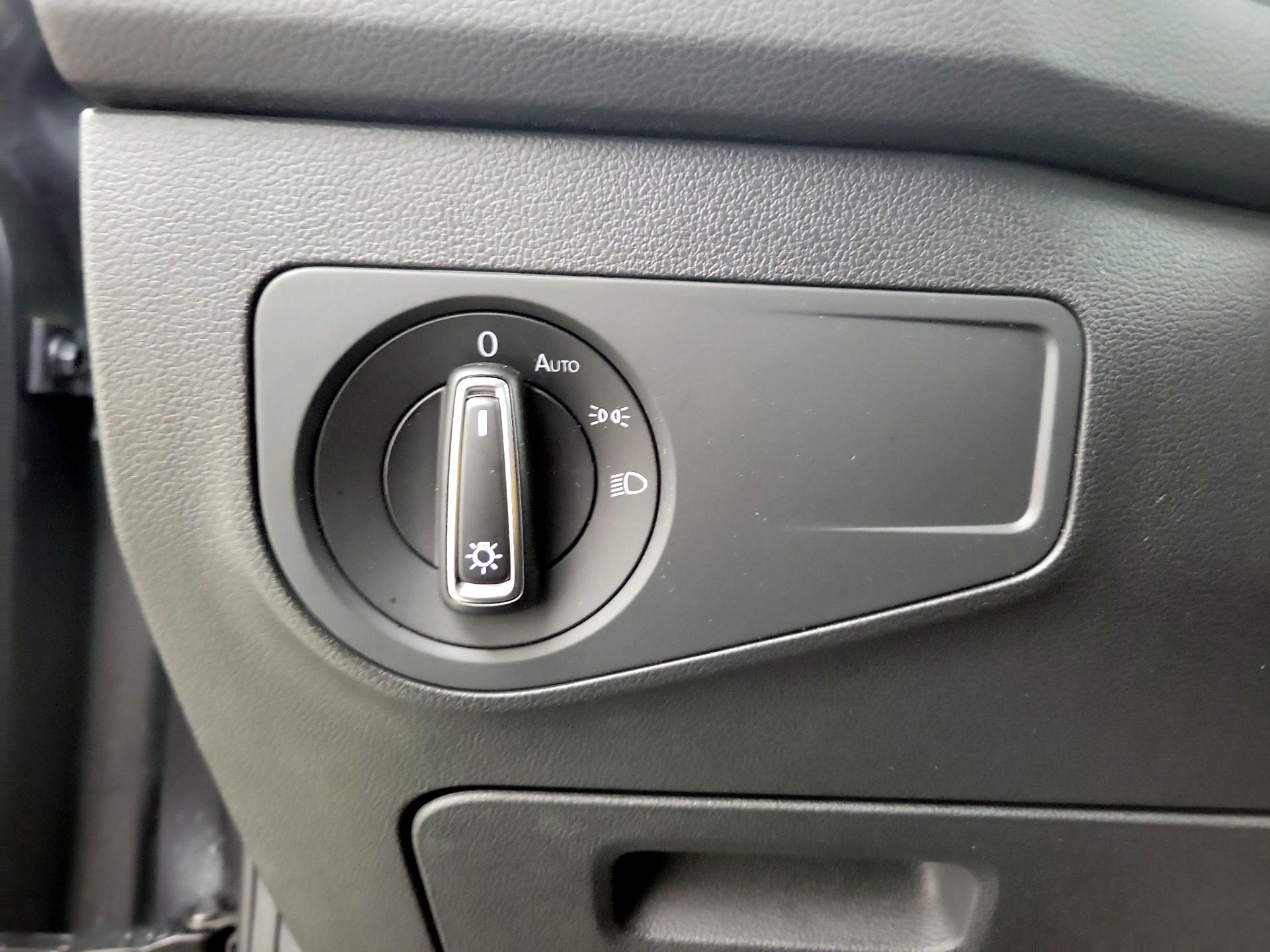 Thumbnail: 2019 Volkswagen Tiguan - 13