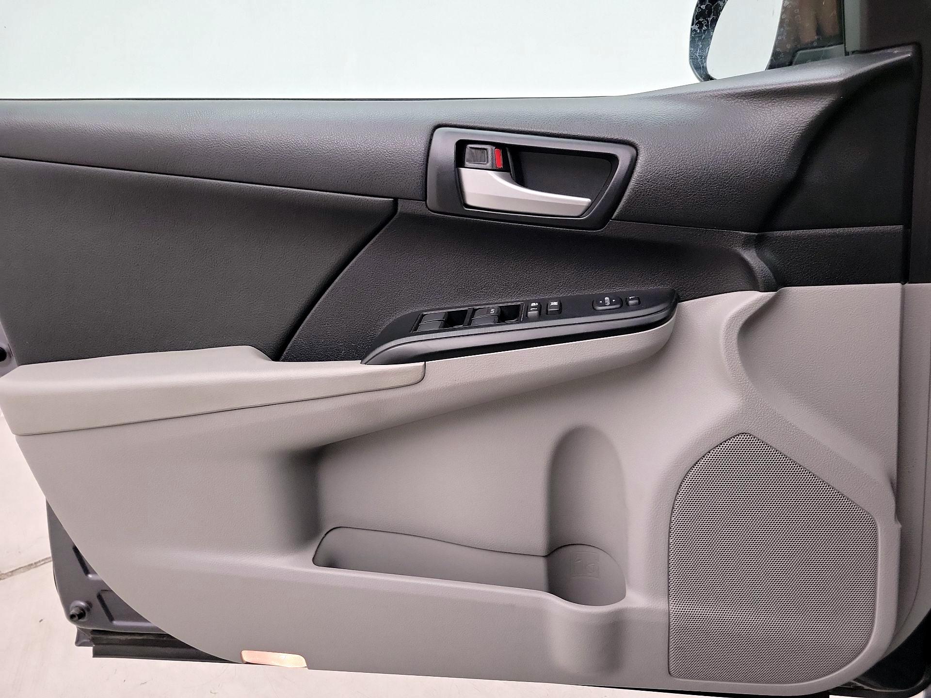 Thumbnail: 2014 Toyota Camry - 12