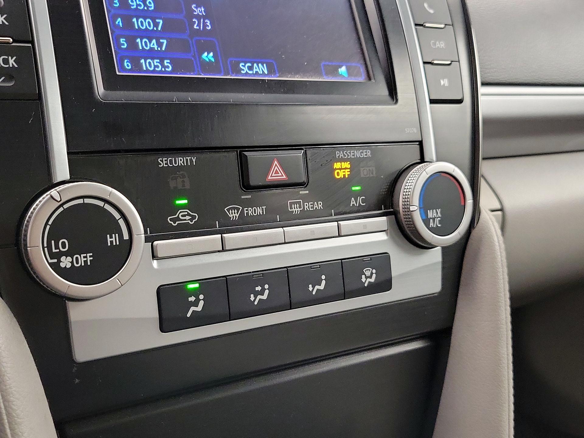 Thumbnail: 2014 Toyota Camry - 15