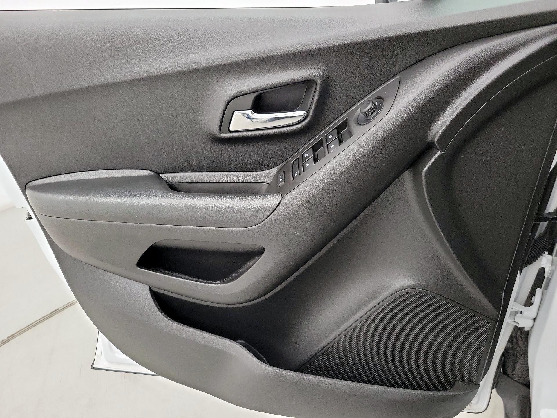 Thumbnail: 2022 Chevrolet Trax - 12