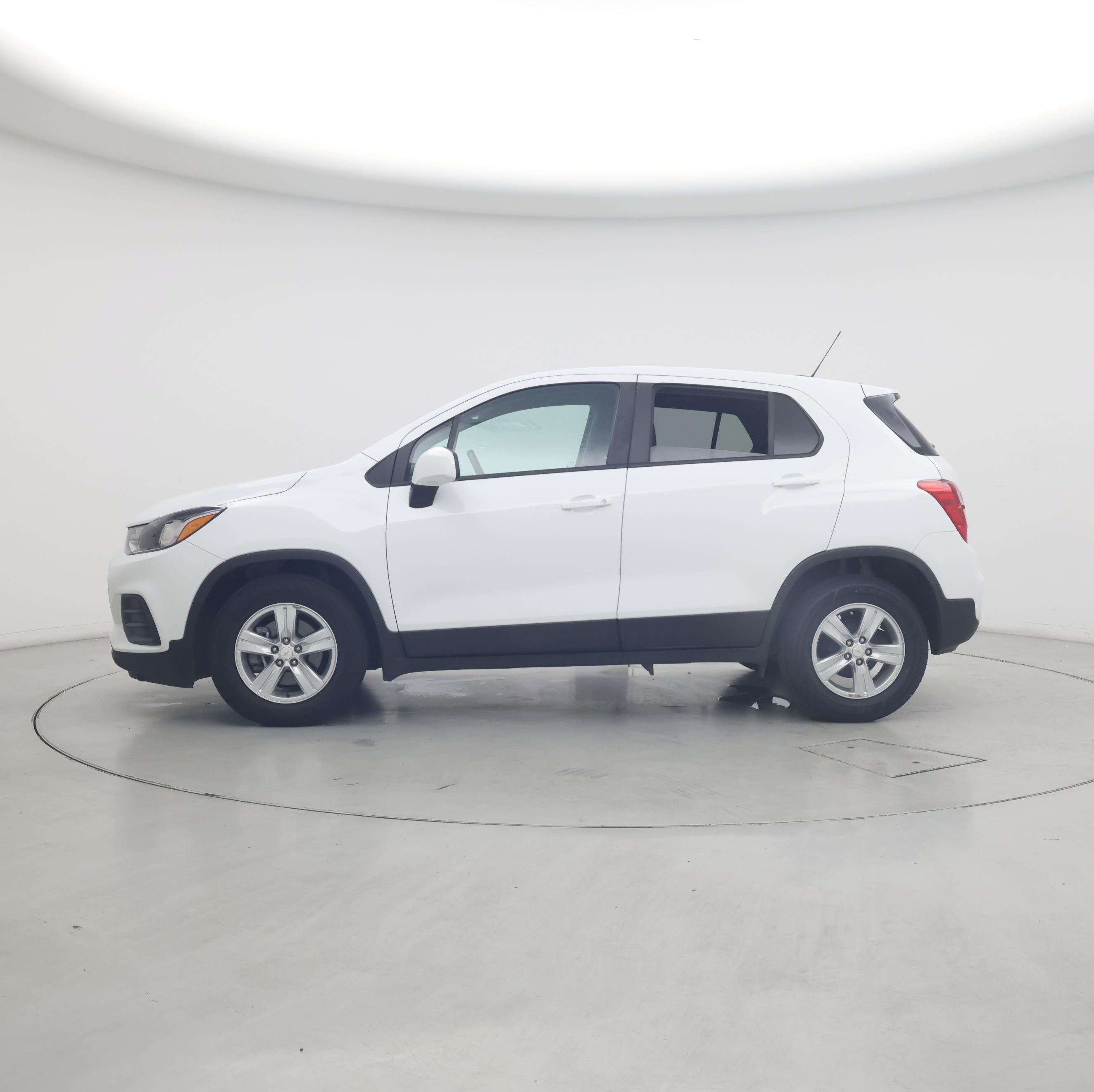 Thumbnail: 2022 Chevrolet Trax - 3
