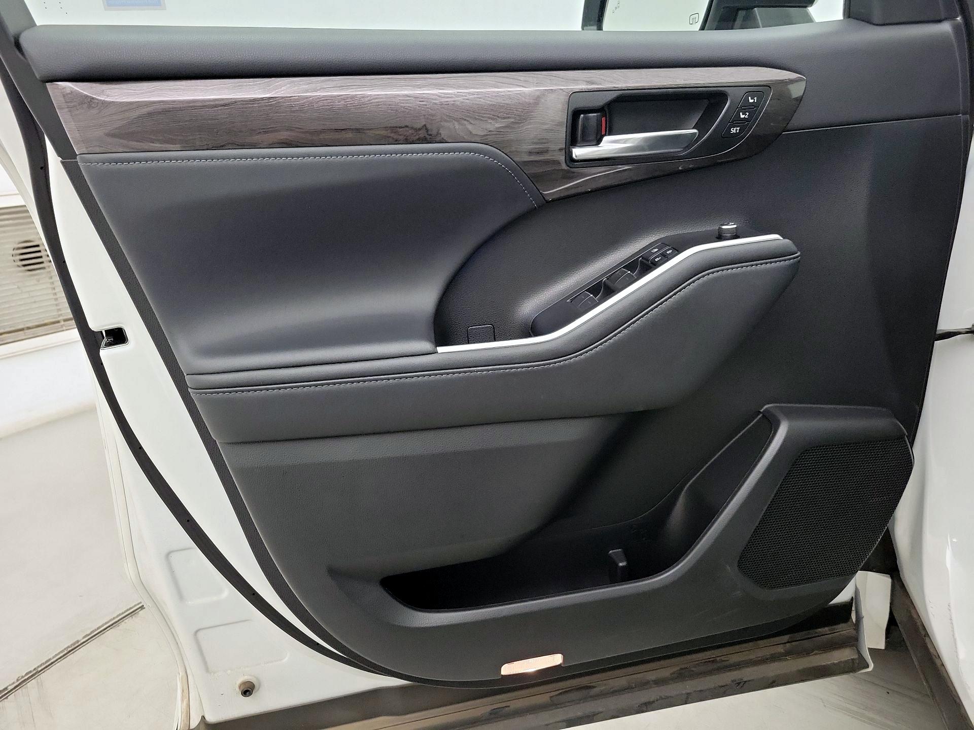 Thumbnail: 2021 Toyota Highlander - 12