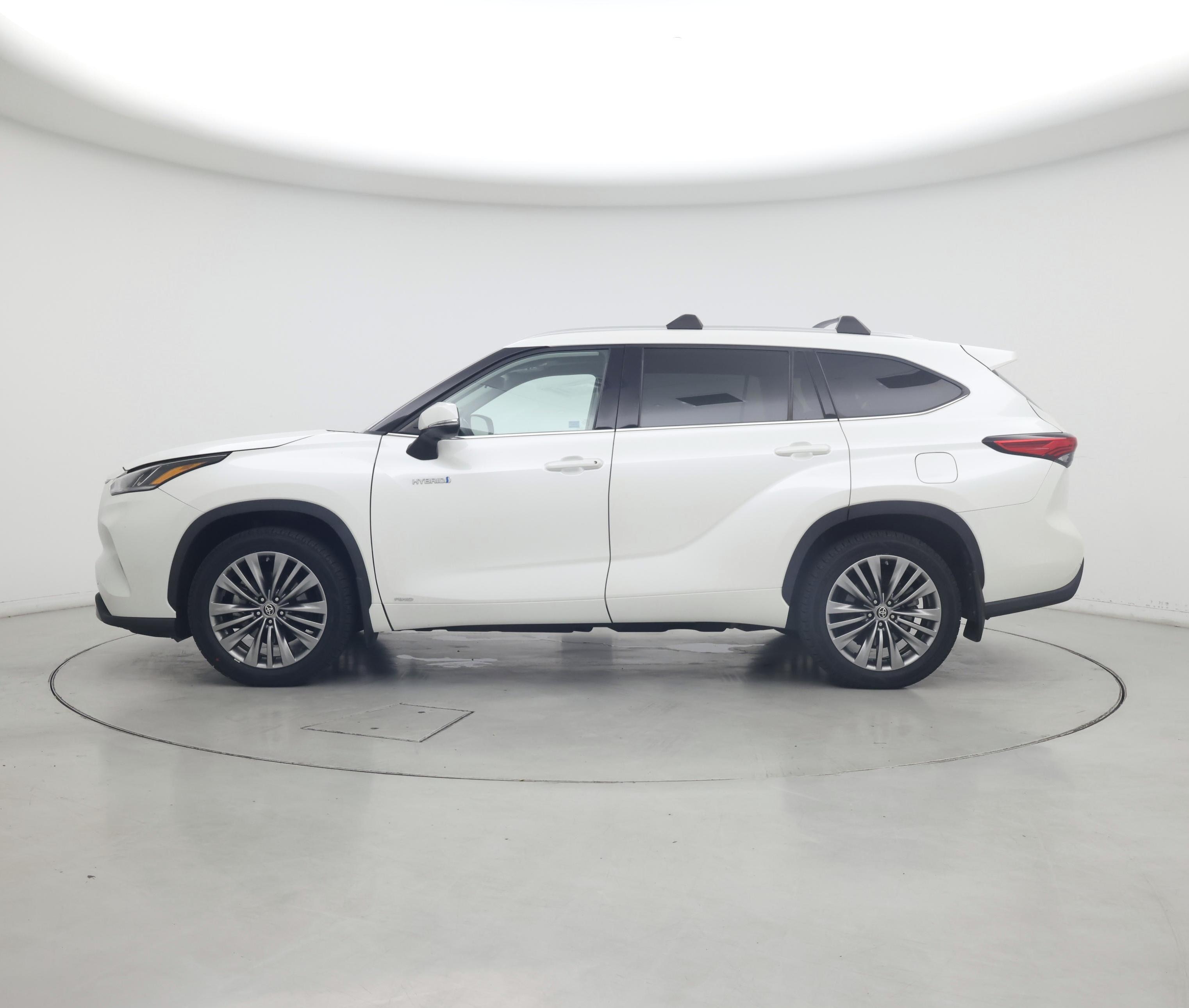 Thumbnail: 2021 Toyota Highlander - 3