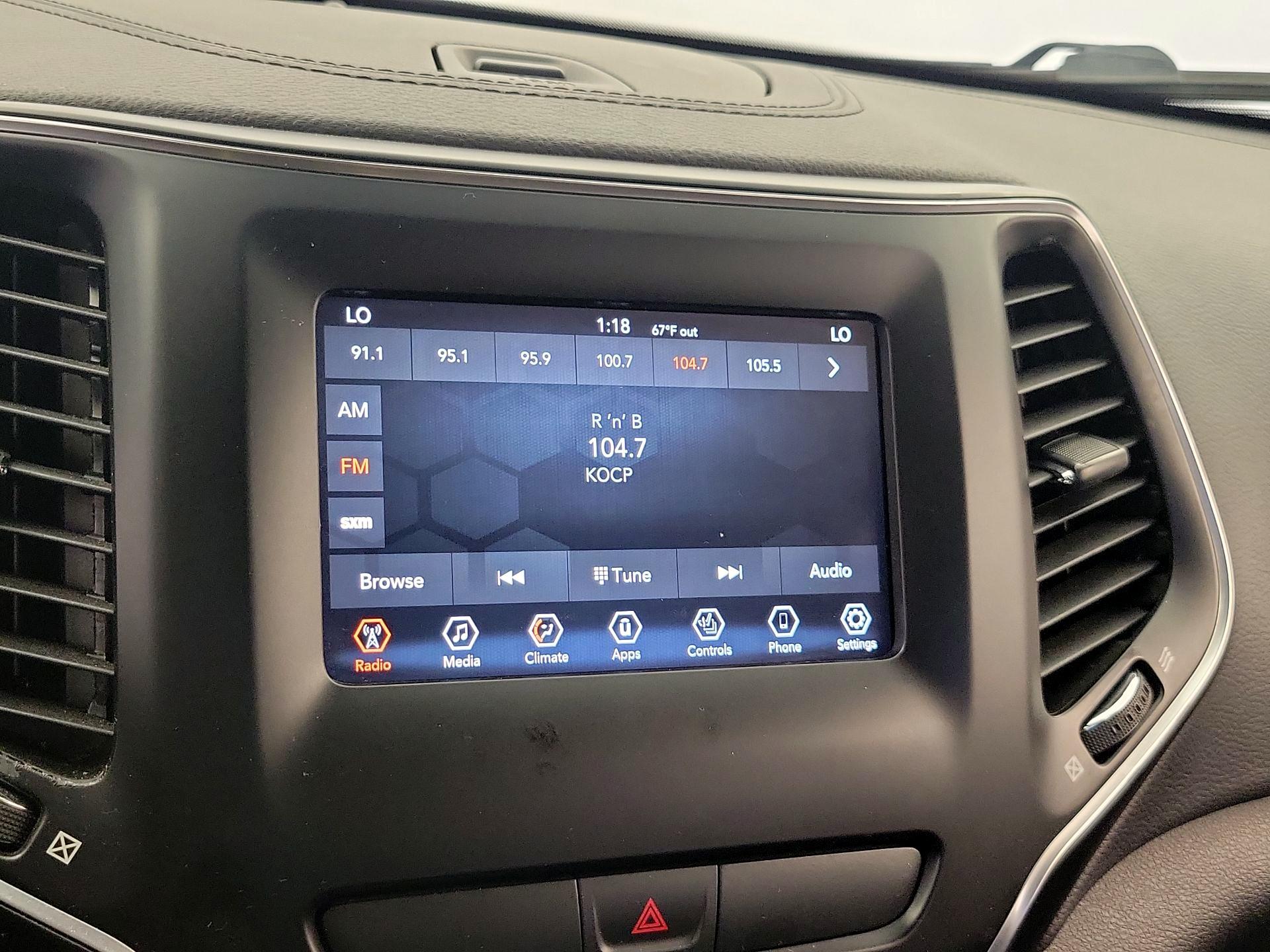 Thumbnail: 2019 Jeep Cherokee - 15