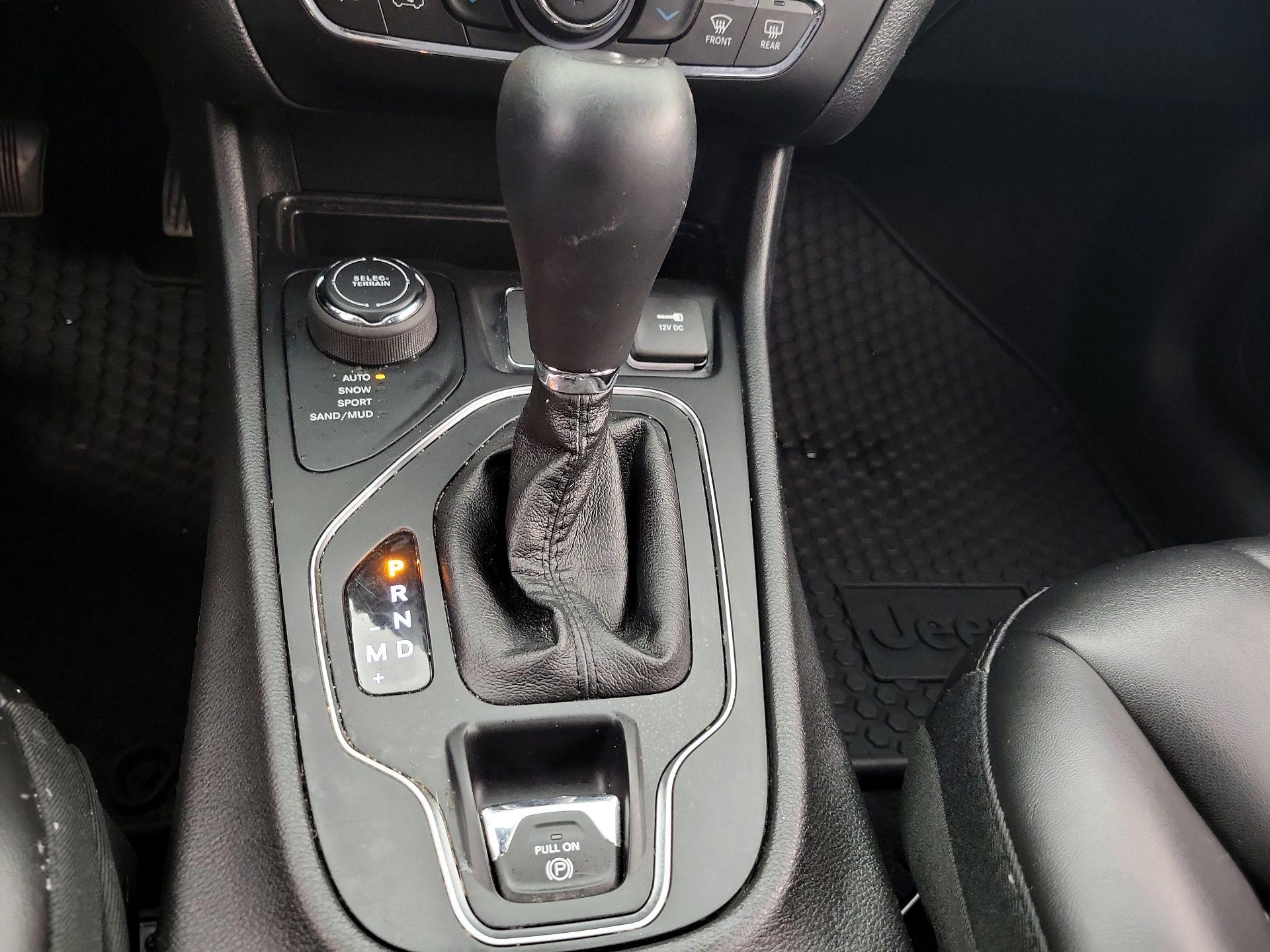 Thumbnail: 2019 Jeep Cherokee - 17