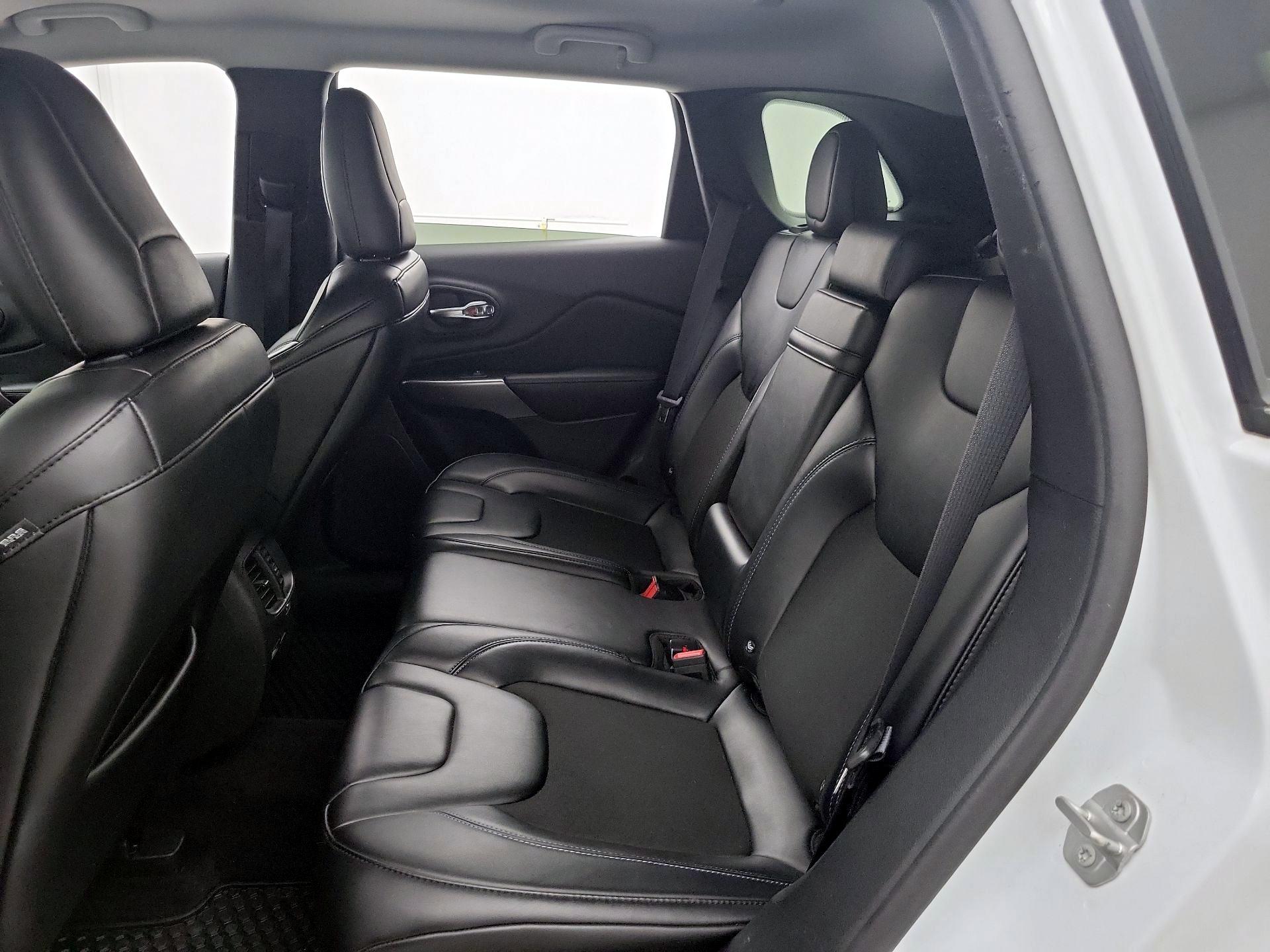 Thumbnail: 2019 Jeep Cherokee - 19