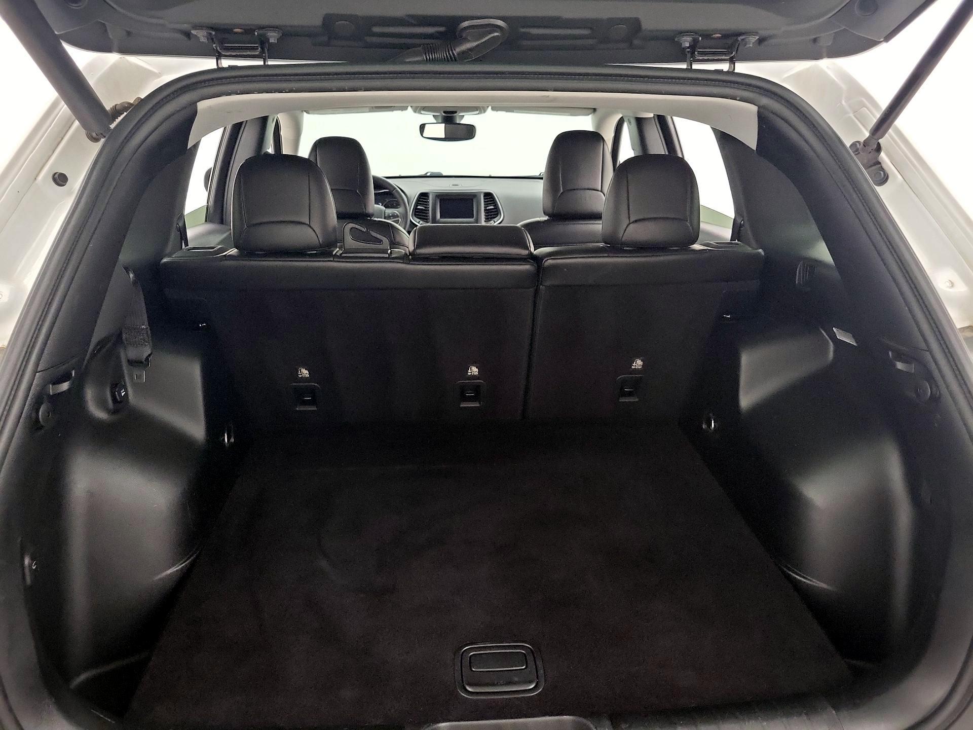 Thumbnail: 2019 Jeep Cherokee - 20