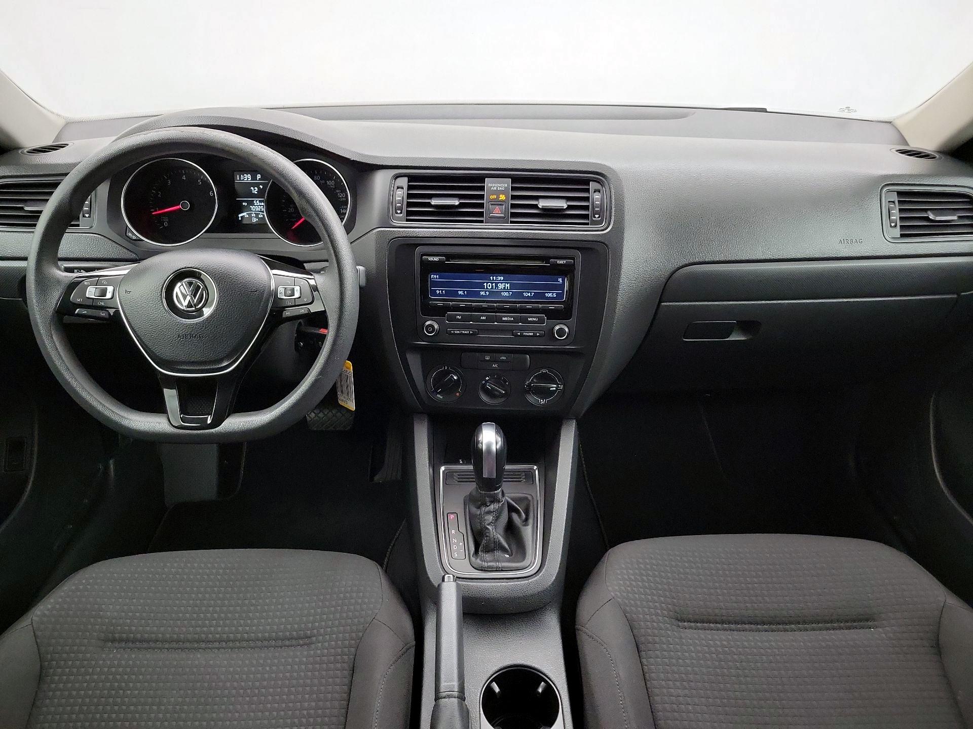 Thumbnail: 2015 Volkswagen Jetta - 9