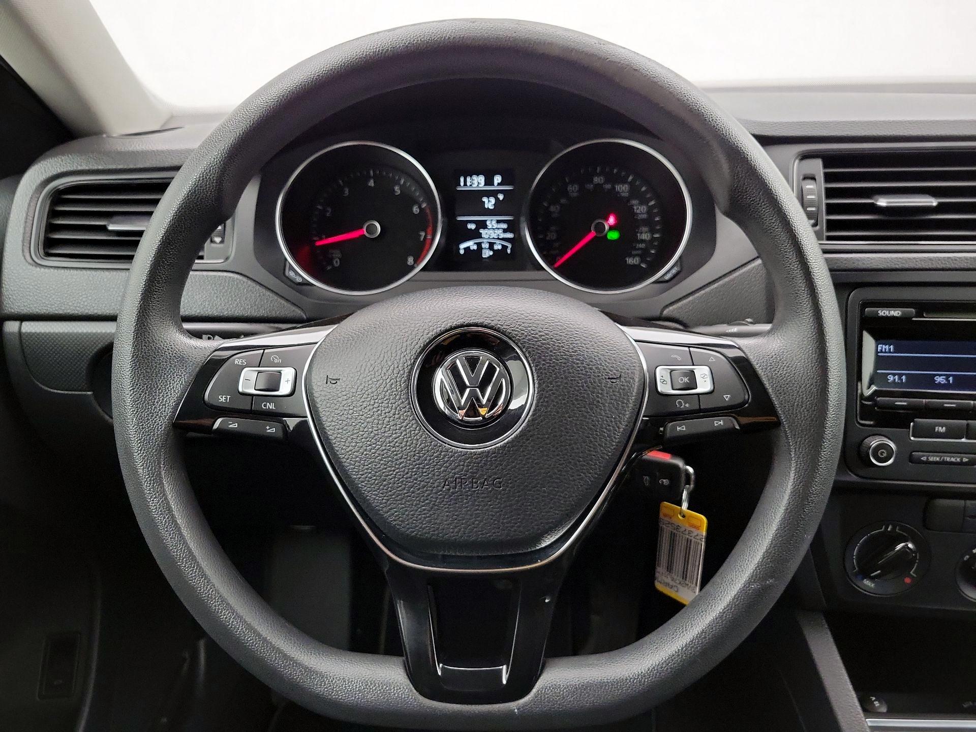 Thumbnail: 2015 Volkswagen Jetta - 10