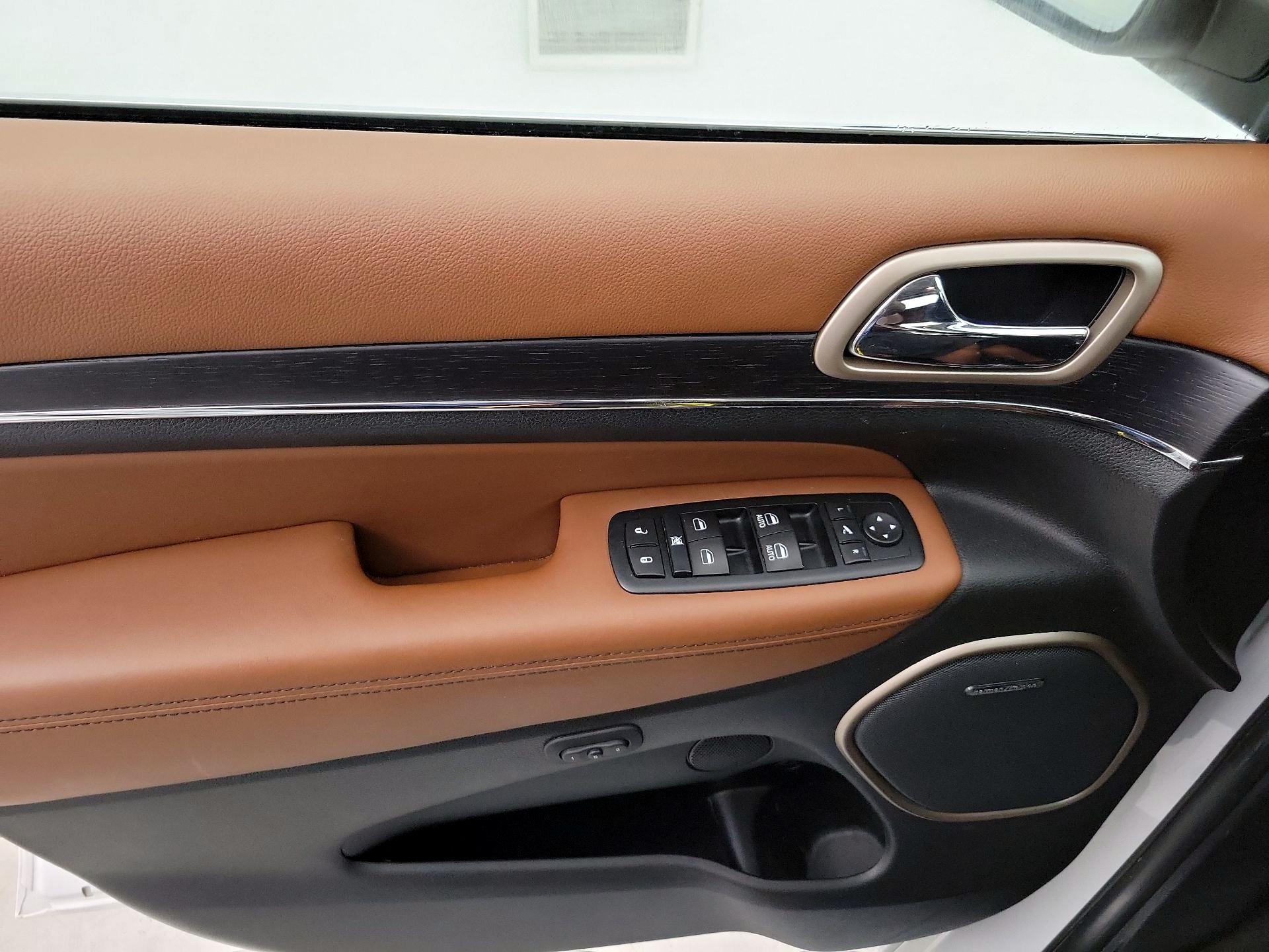 Thumbnail: 2016 Jeep Grand Cherokee - 12