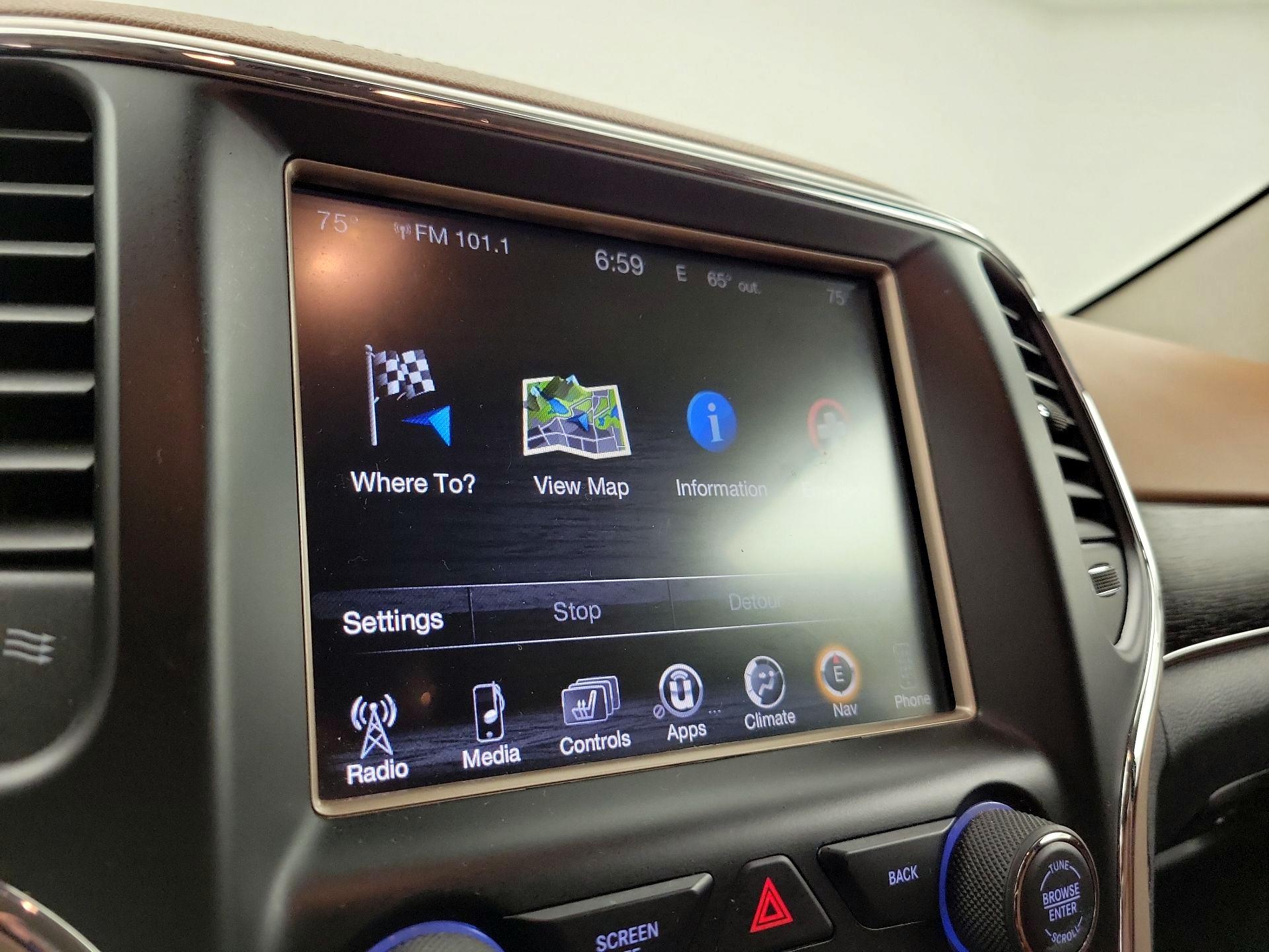 Thumbnail: 2016 Jeep Grand Cherokee - 14