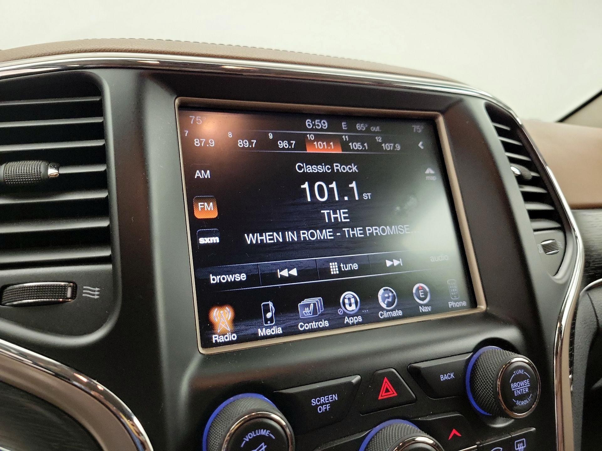 Thumbnail: 2016 Jeep Grand Cherokee - 16