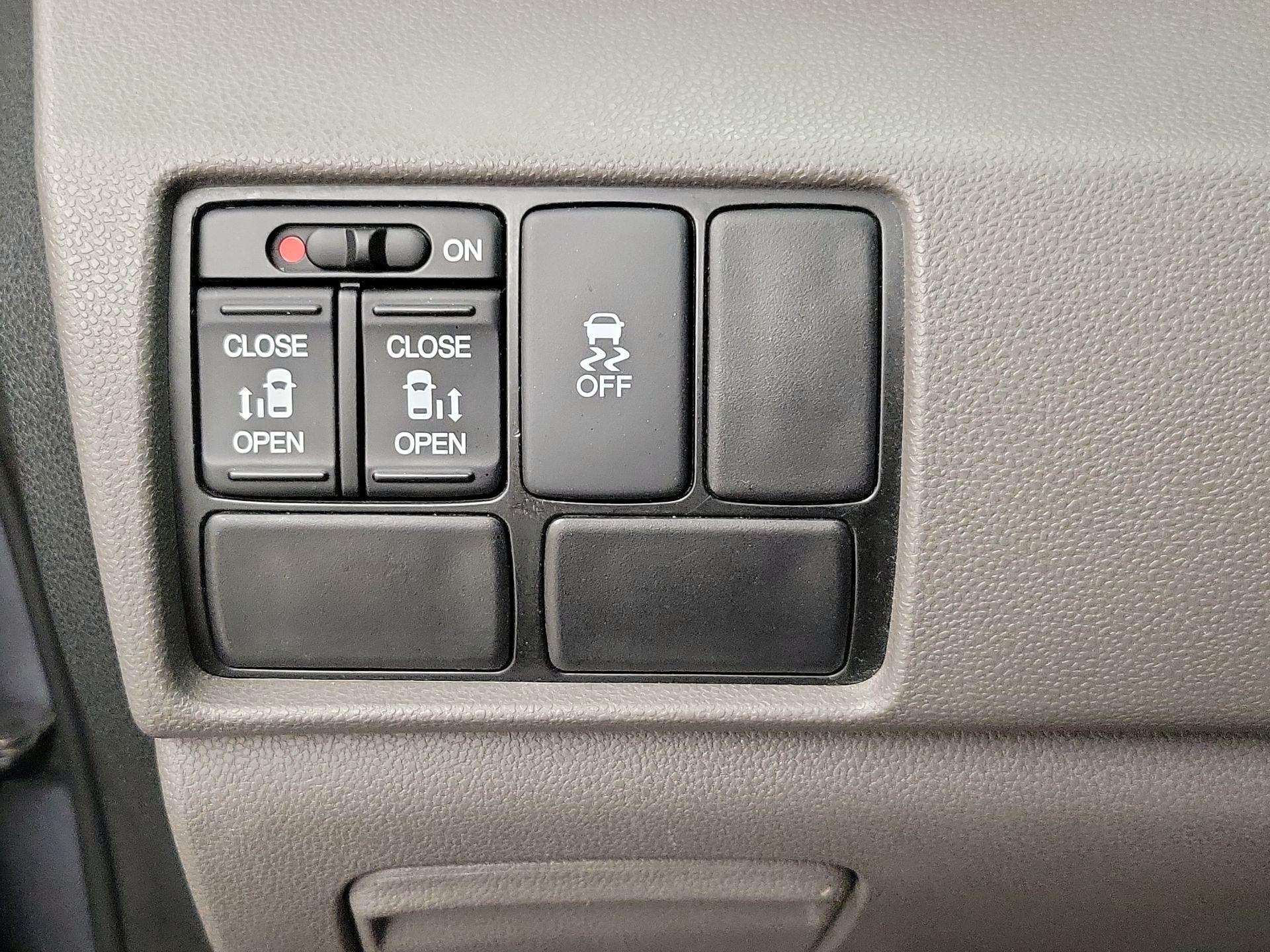 Thumbnail: 2016 Honda Odyssey - 13