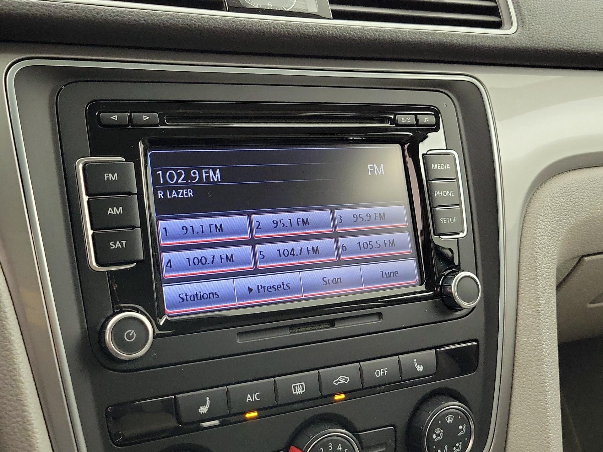 Thumbnail: 2015 Volkswagen Passat - 15