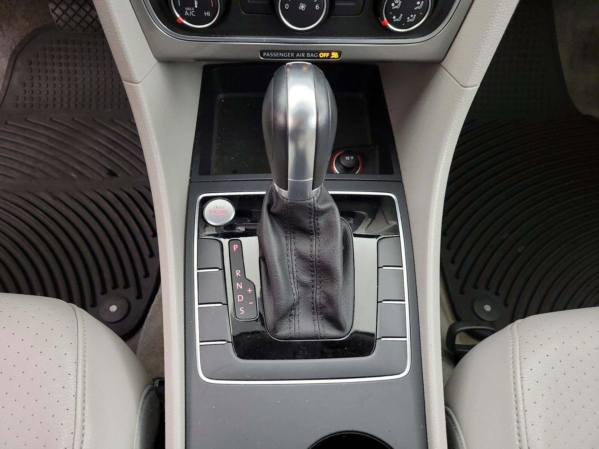 Thumbnail: 2015 Volkswagen Passat - 17