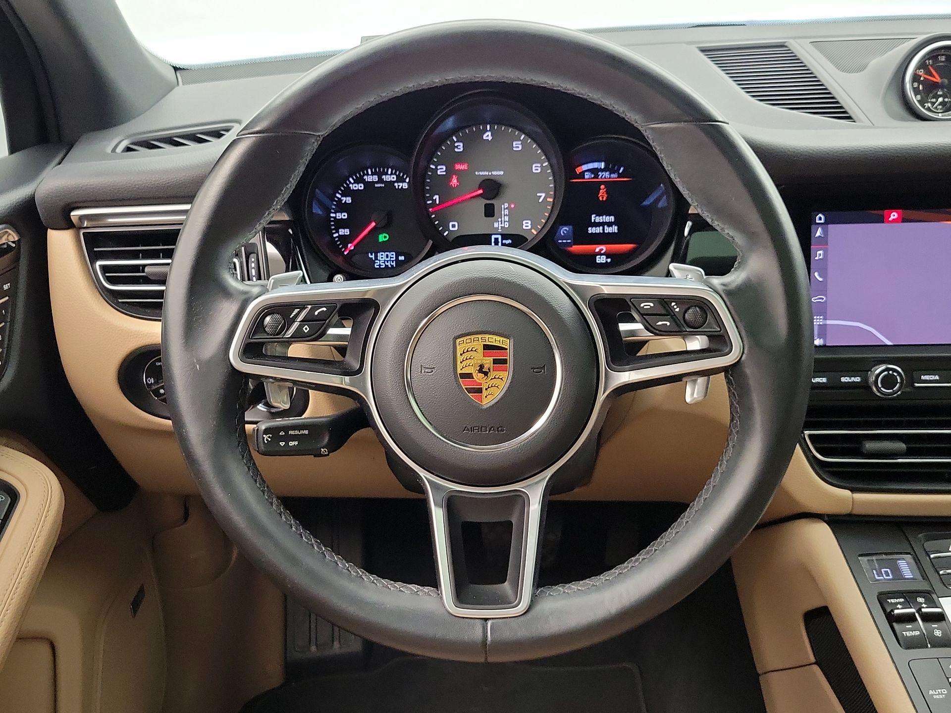 Thumbnail: 2021 Porsche Macan - 10